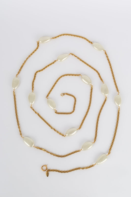 Collier / sautoir de perles Chanel