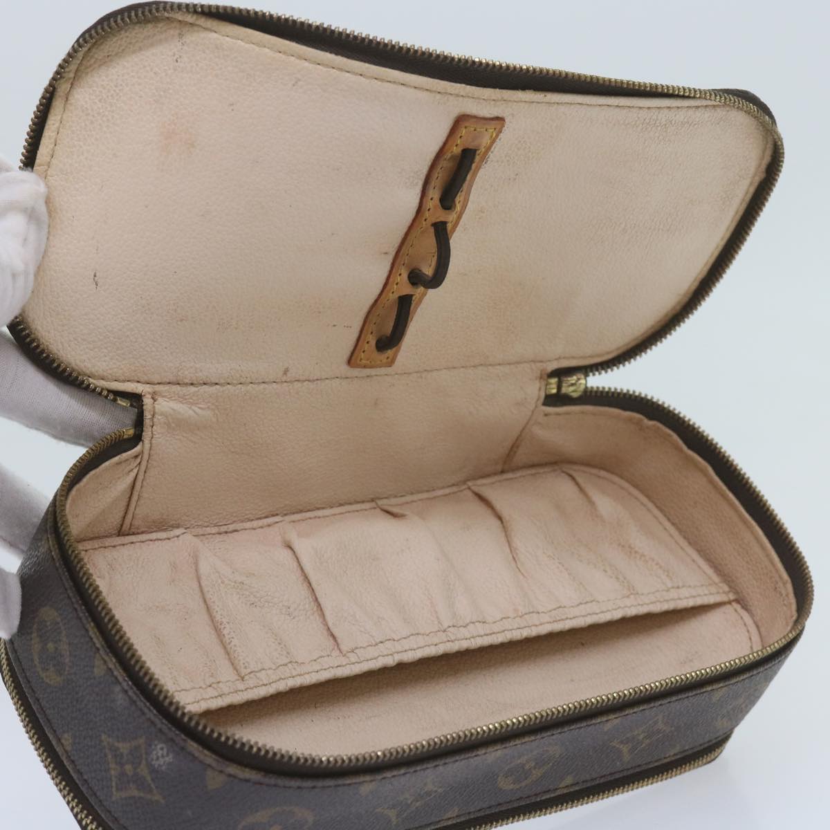 Louis Vuitton Cosmetic Pouch  Canvas Clutch Bag ()