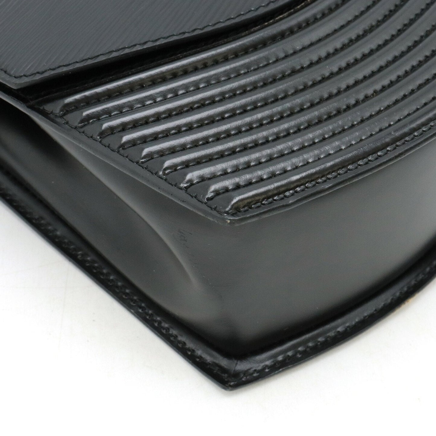 Louis Vuitton Tilsitt  Leather Handbag ()