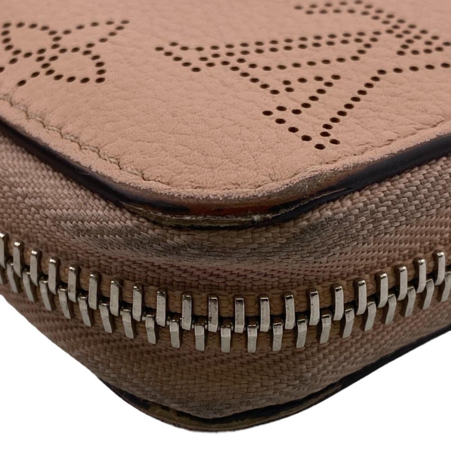 Louis Vuitton Mahina  Leather Wallet  ()