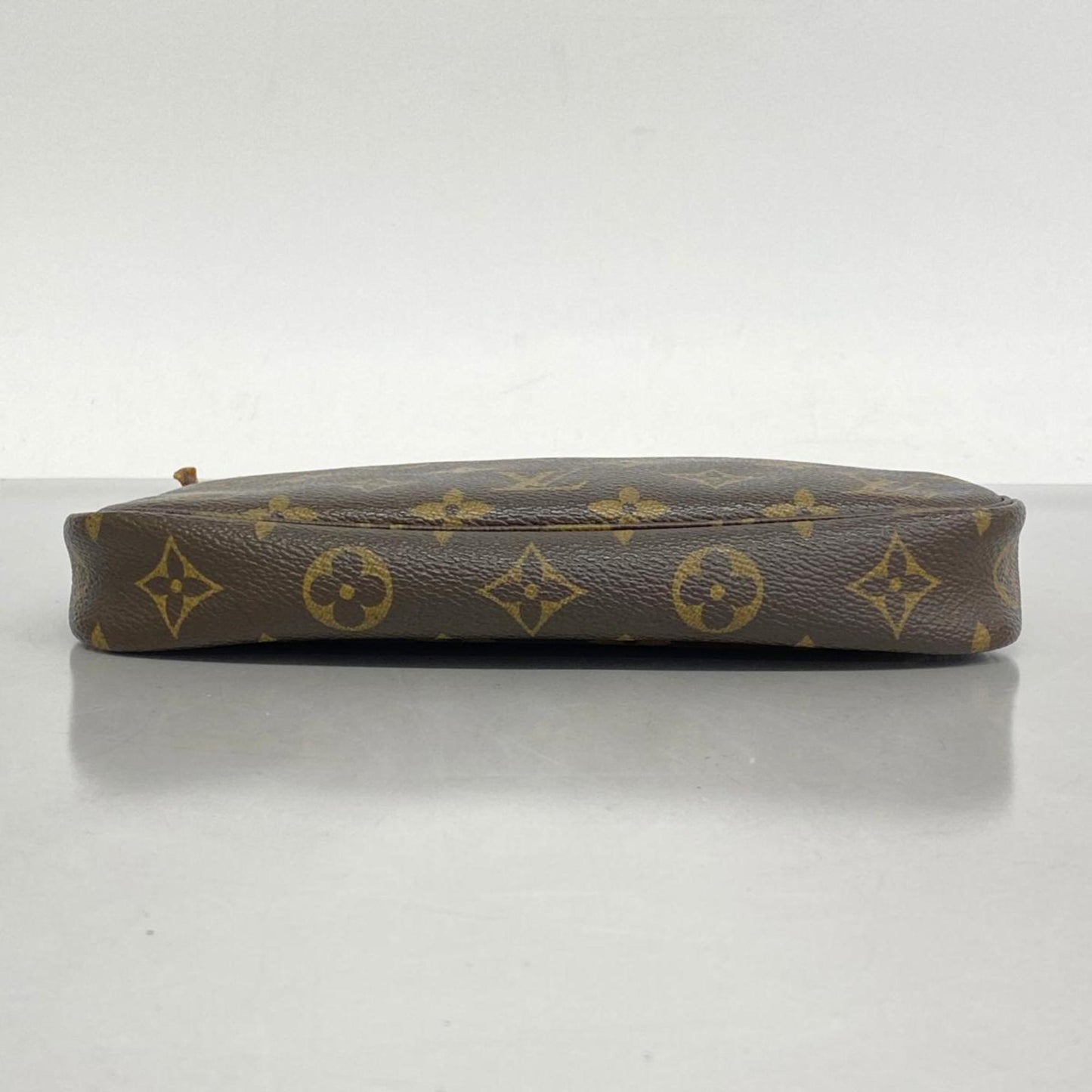 Louis Vuitton Pochette Accessoires  Canvas Clutch Bag ()