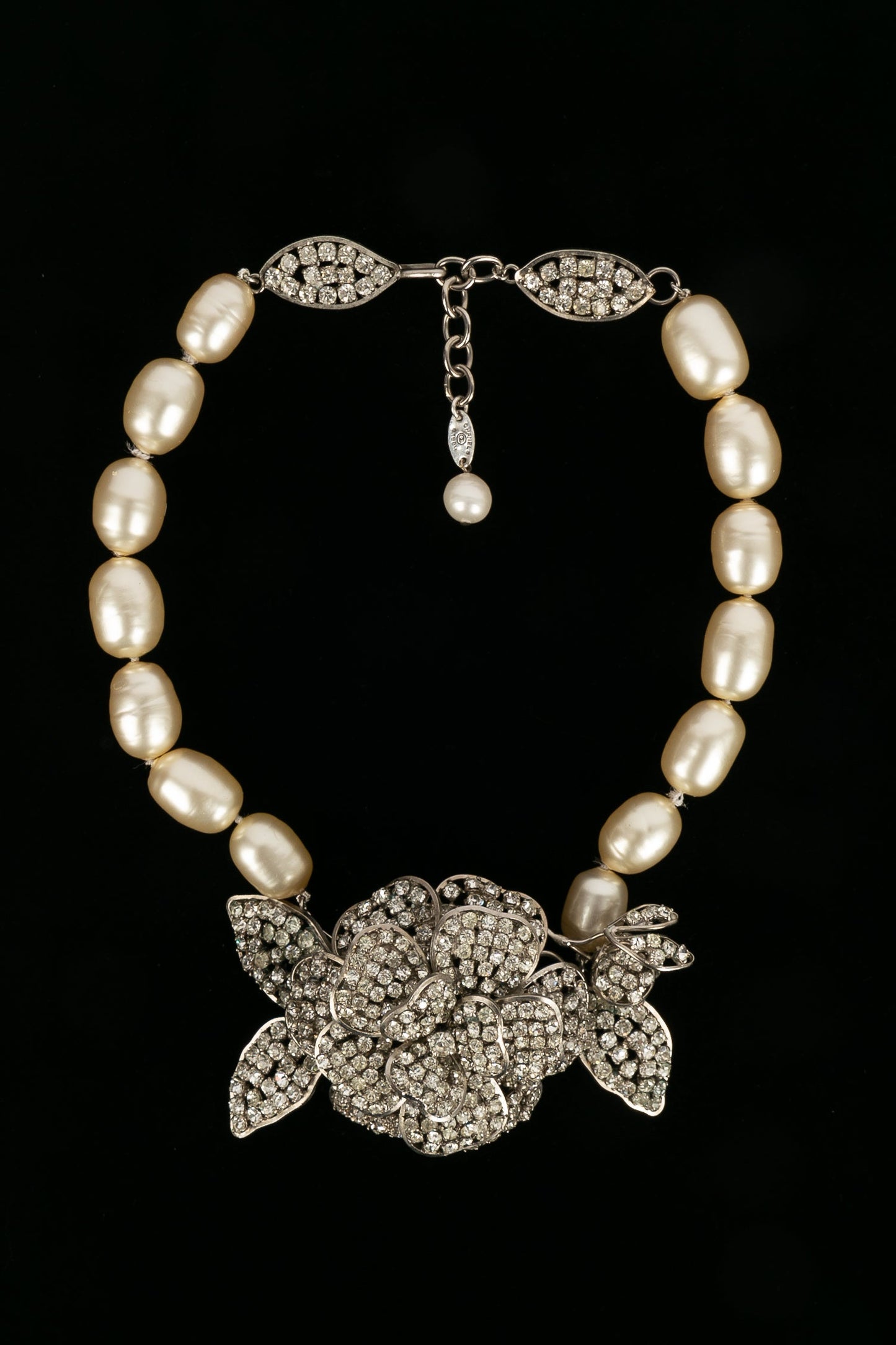 Collier camélia Chanel 1984