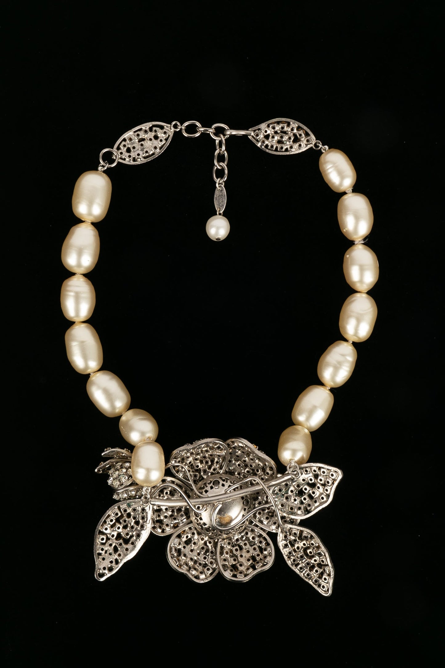 Collier camélia Chanel 1984