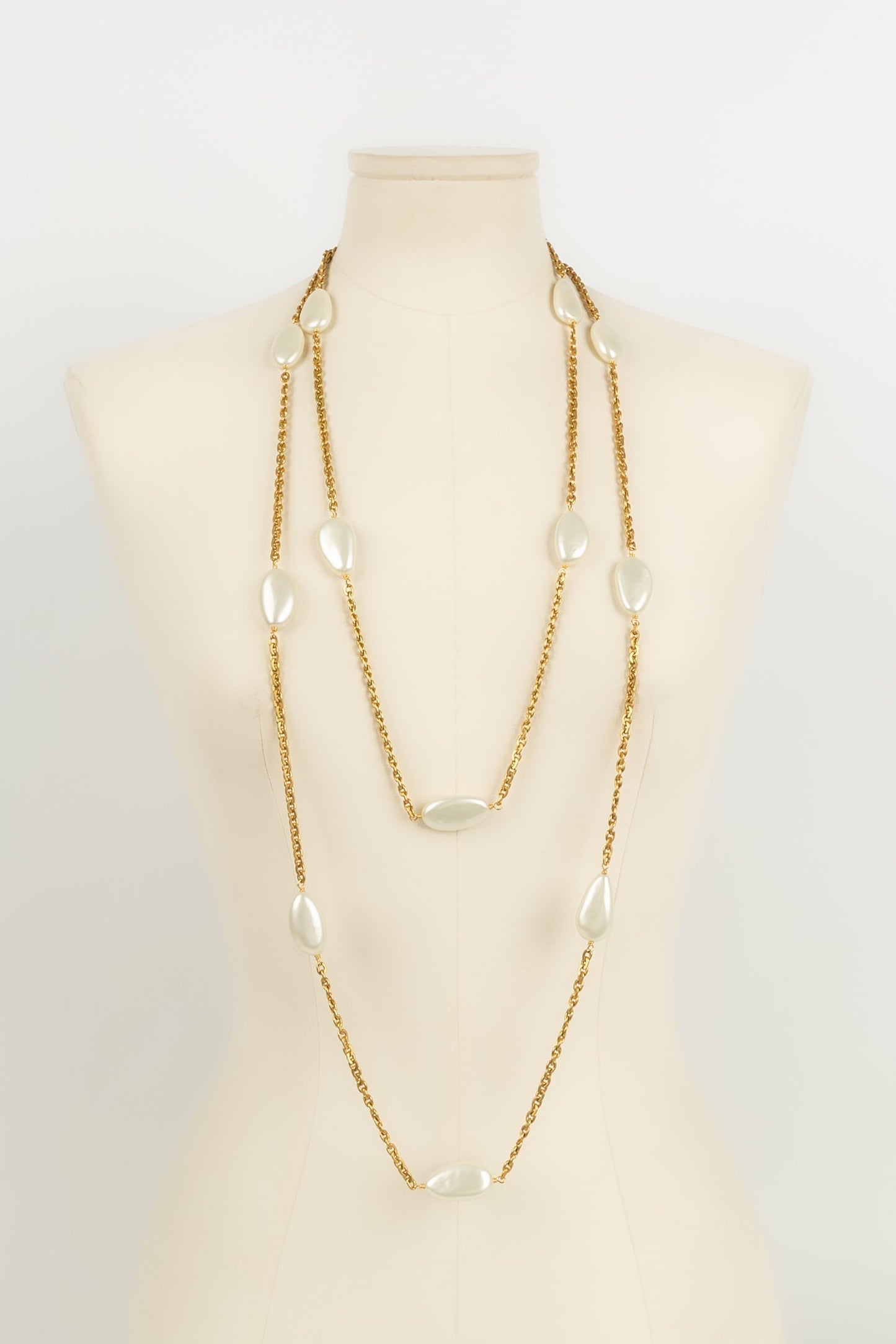 Collier / sautoir de perles Chanel