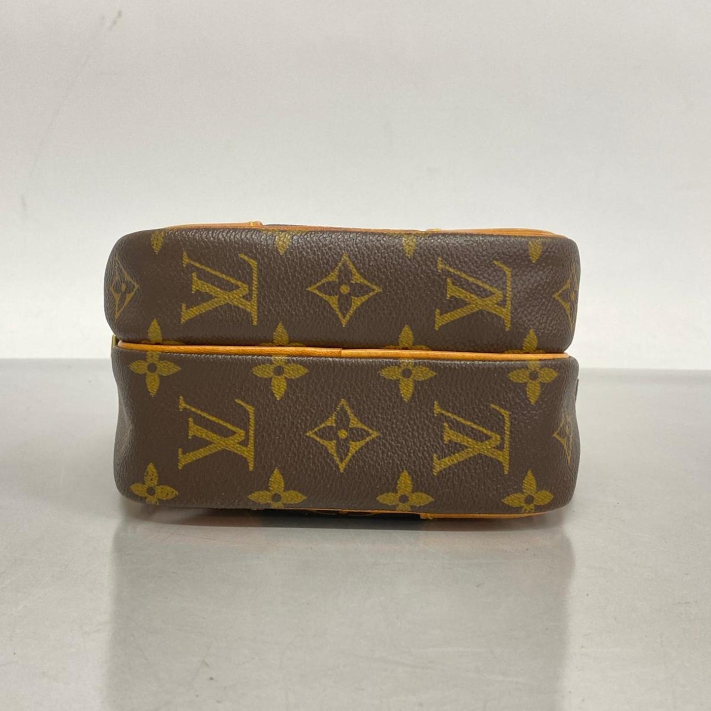 Louis Vuitton Amazon  Canvas Shoulder Bag ()