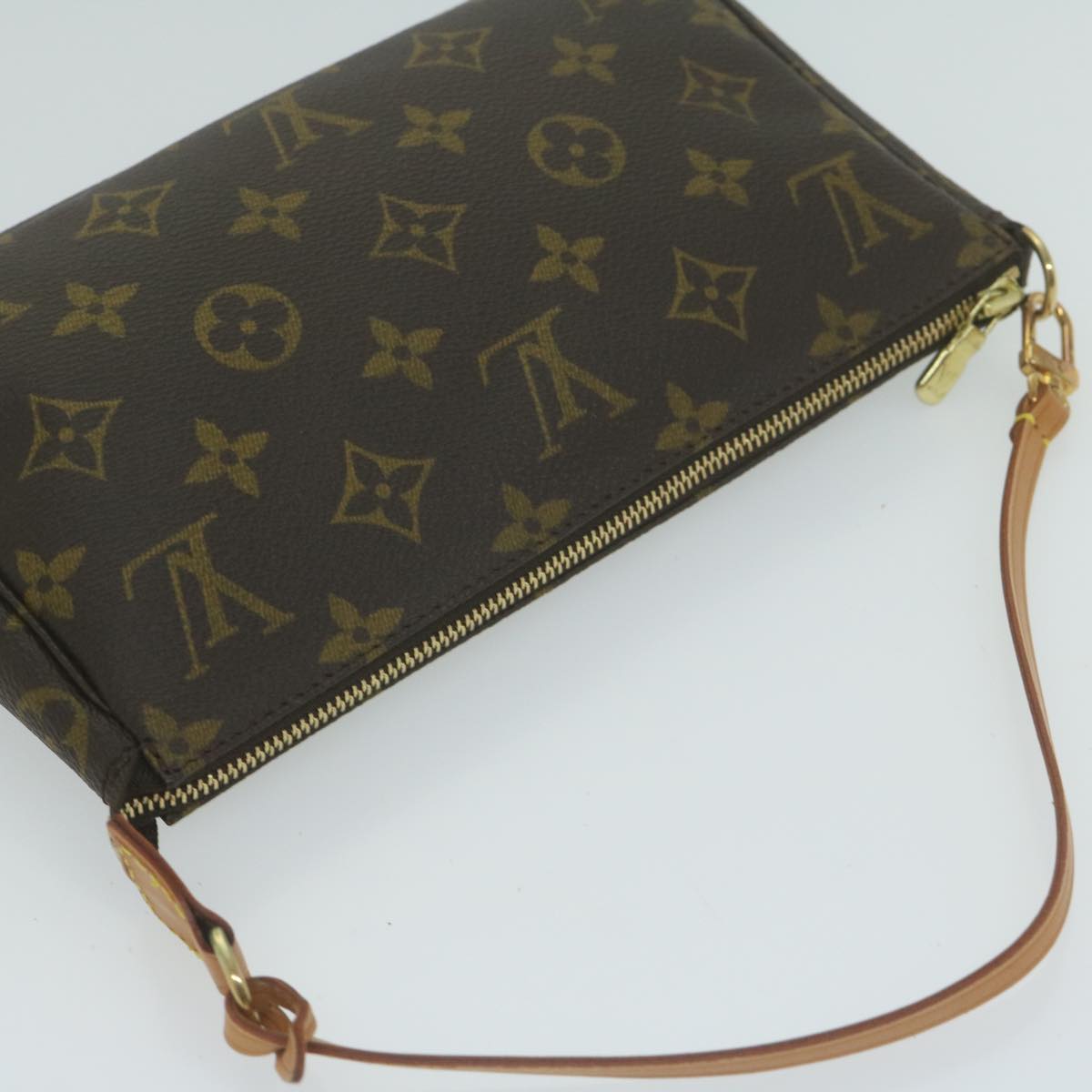 Louis Vuitton Pochette Accessoires  Canvas Clutch Bag ()