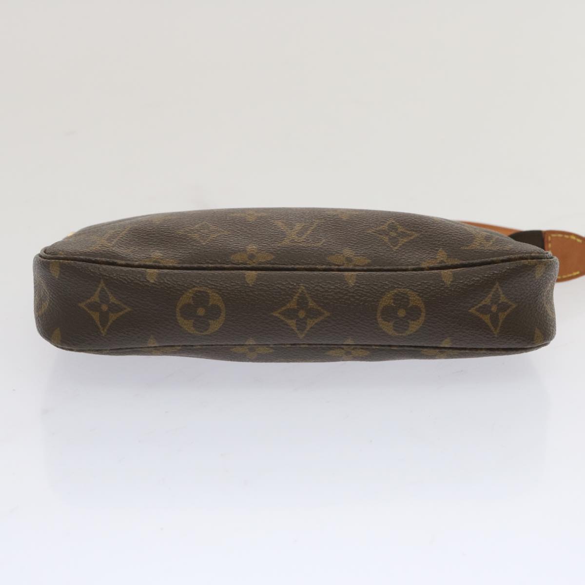 Louis Vuitton Pochette Accessoires  Canvas Clutch Bag ()