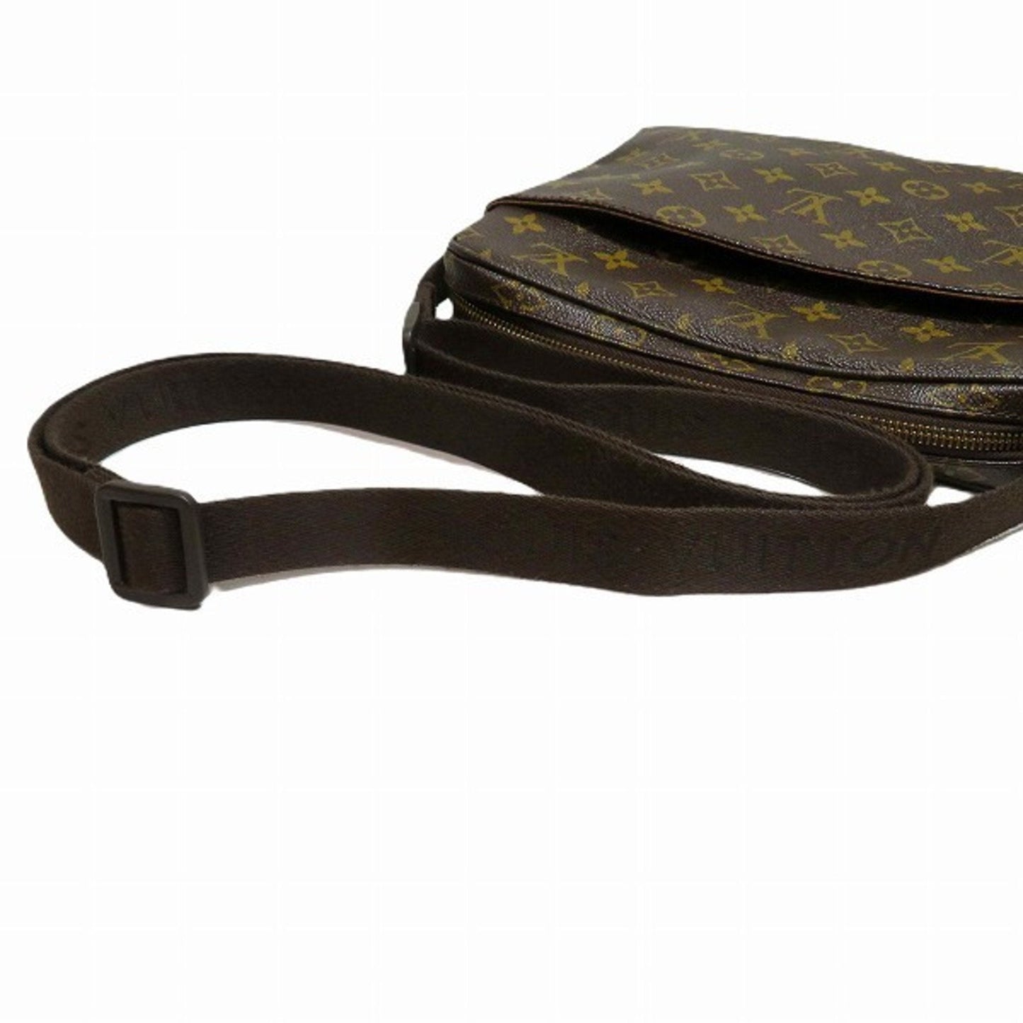 Louis Vuitton Beaubourg  Canvas Shoulder Bag ()
