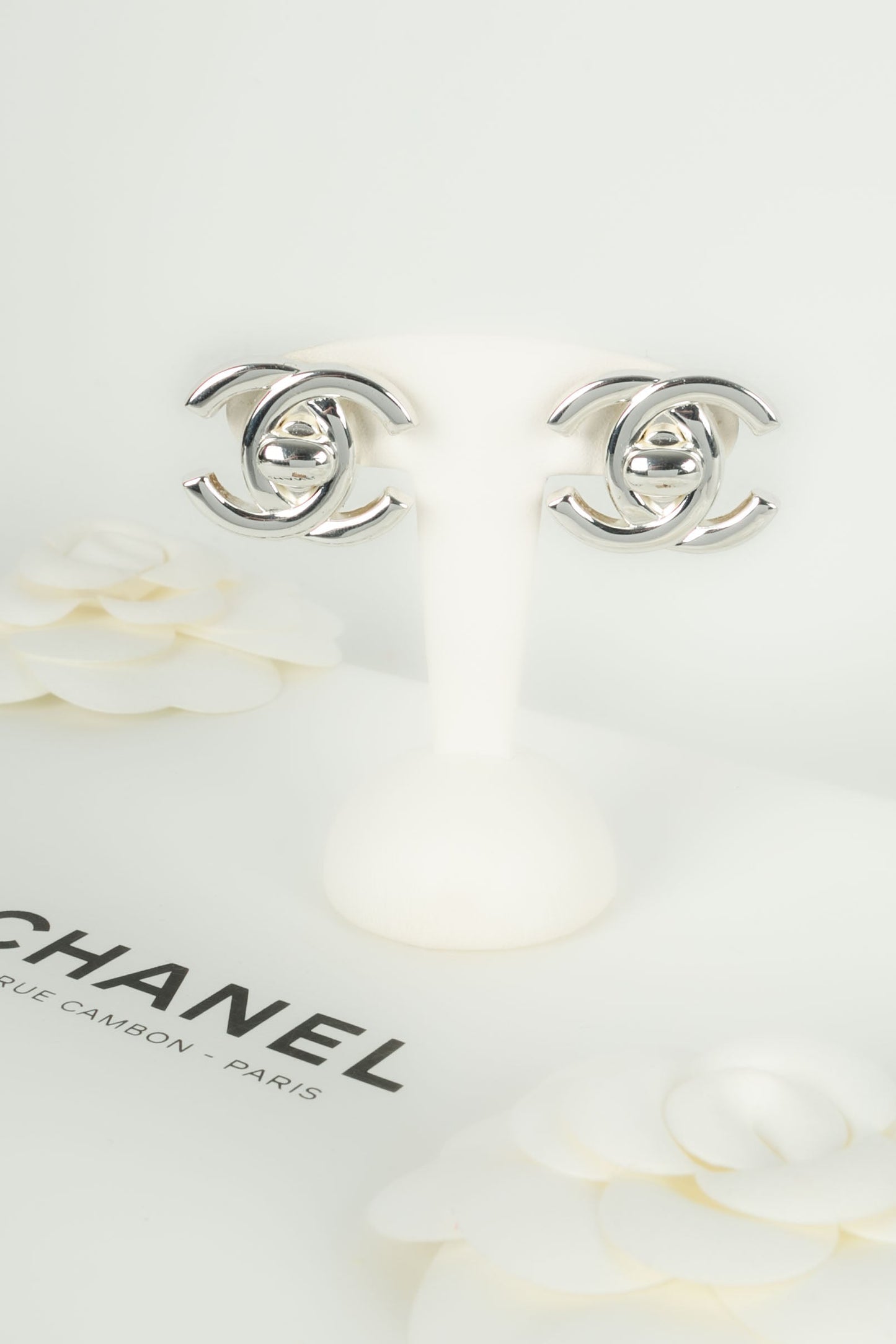 Boucles d'oreilles tourniquet Chanel