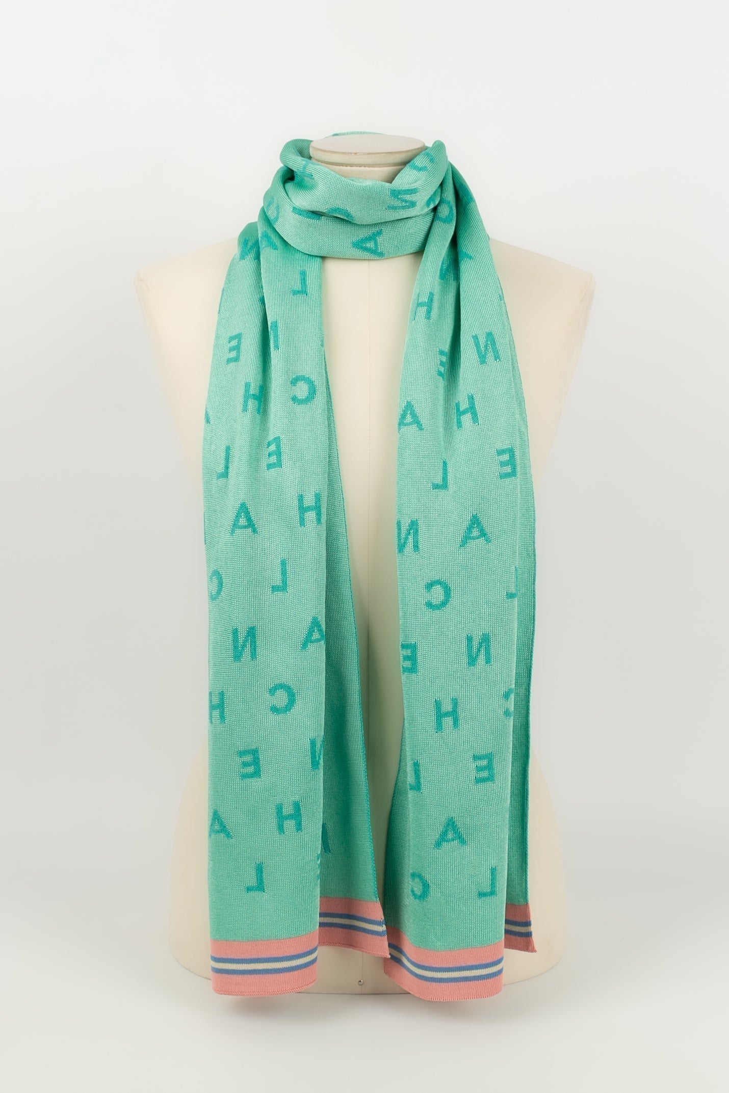 Écharpe verte Chanel