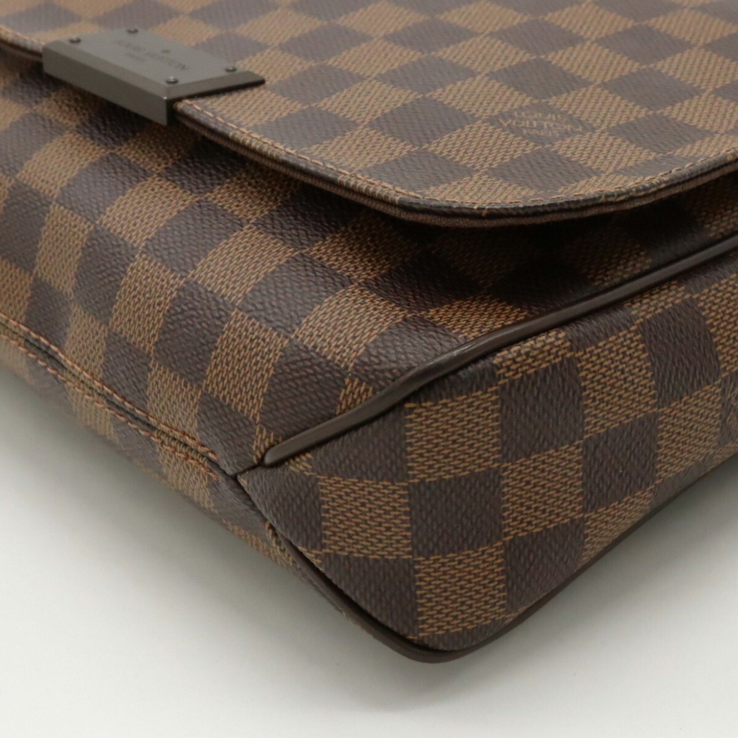 Louis Vuitton District  Canvas Shoulder Bag ()