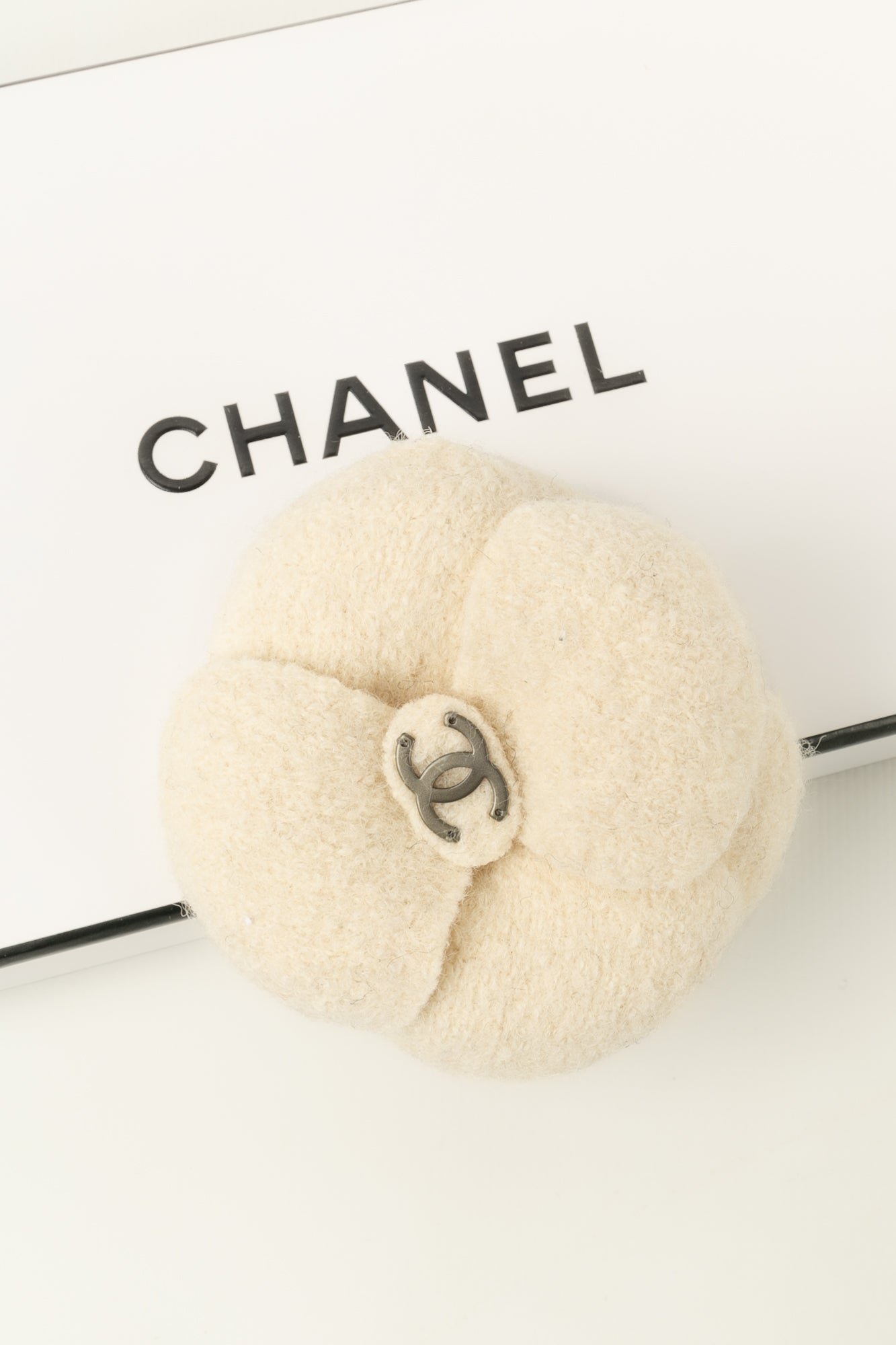 Broche camélia Chanel