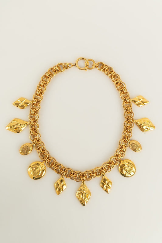Collier doré Chanel