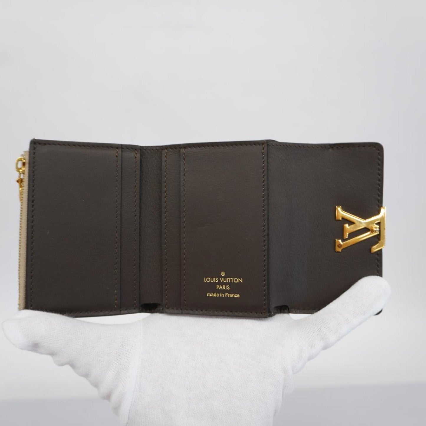 Louis Vuitton Capucines  Leather Wallet  ()