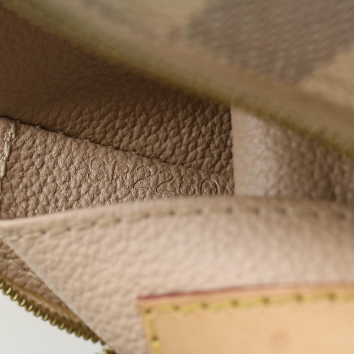 Louis Vuitton Cosmetic Pouch  Canvas Clutch Bag ()