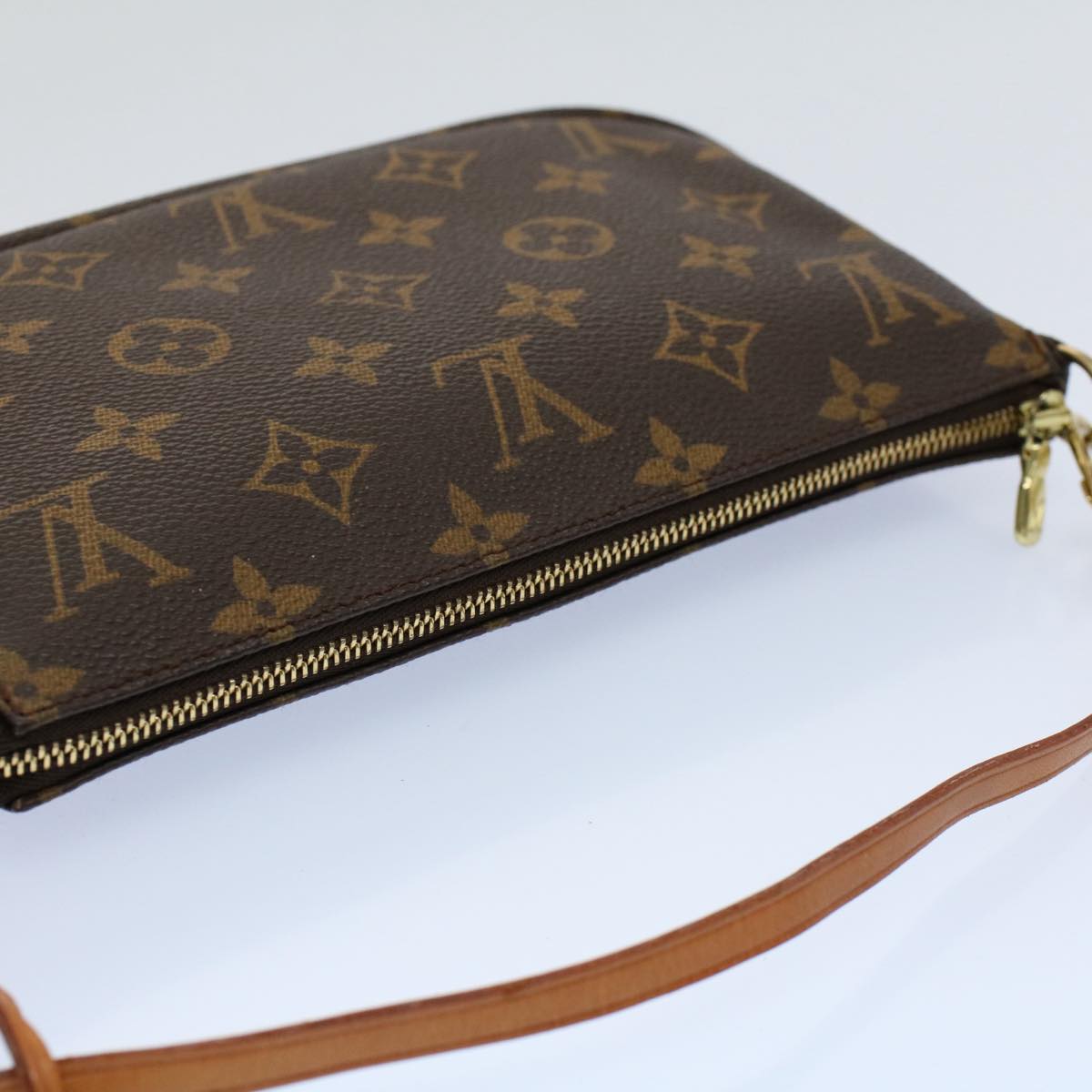 Louis Vuitton Pochette Accessoire  Canvas Clutch Bag ()