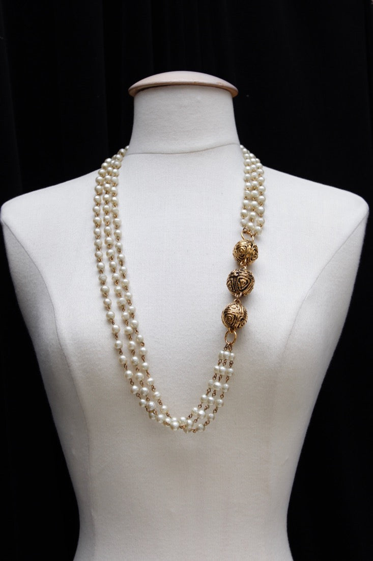 Collier de perles nacrées Chanel
