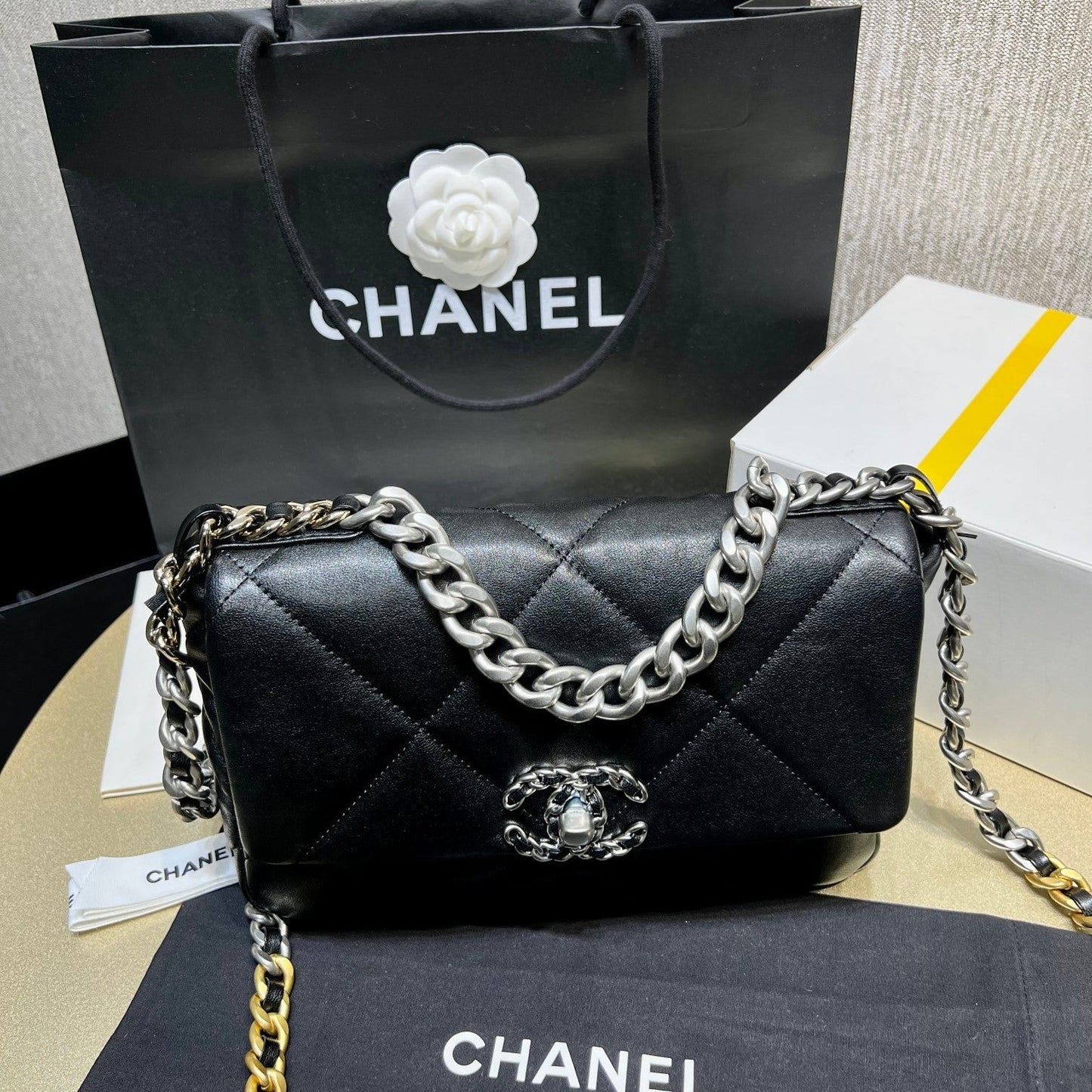 Chanel - Luxury Bag - CHL - 725