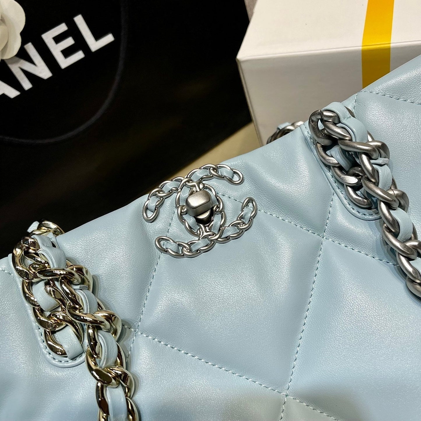 Chanel - Luxury Bag - CHL - 721