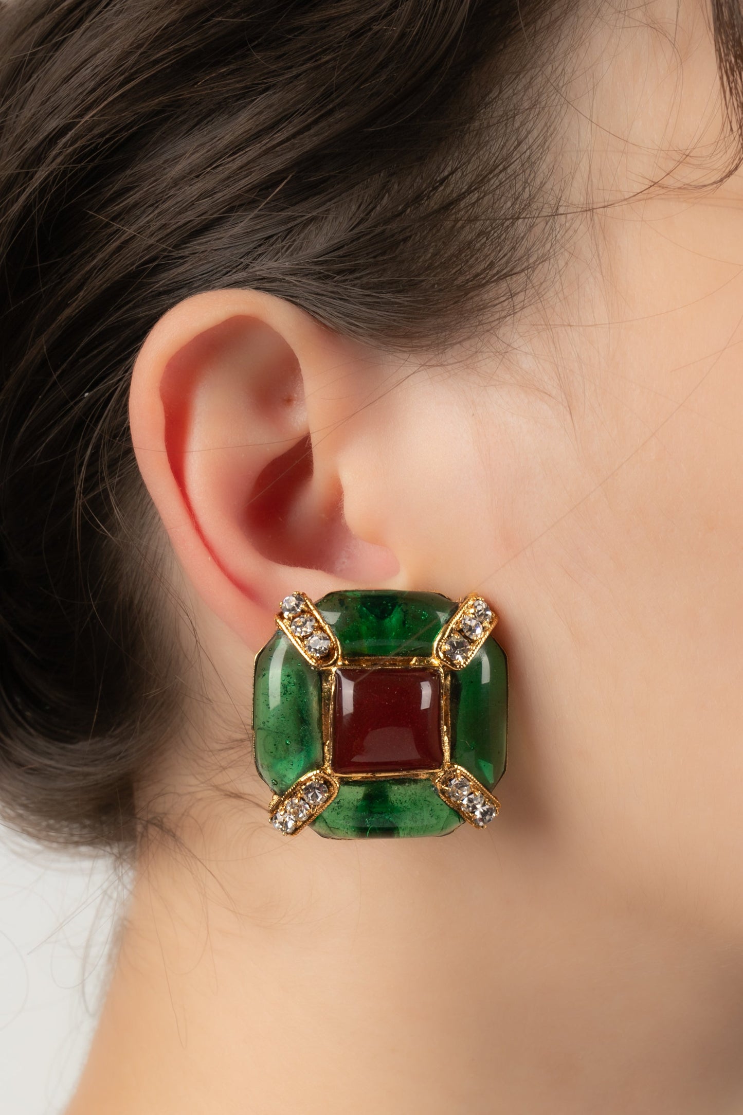 Boucles d'oreilles en pâte de verre Chanel