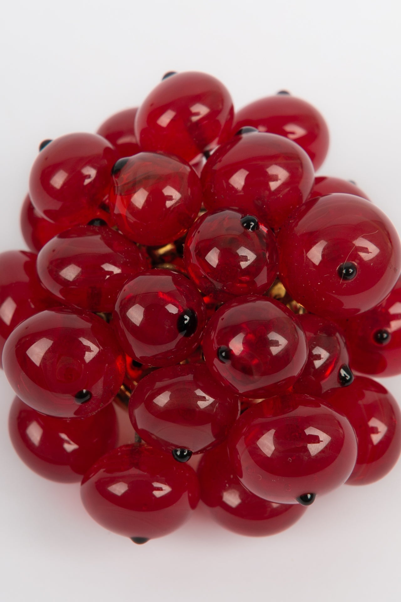 Broche en pâte de verre Chanel