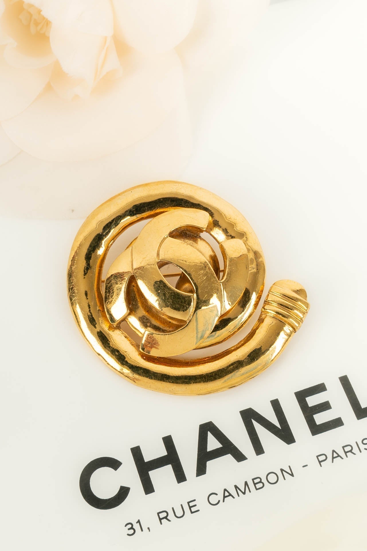 Broche cc Chanel