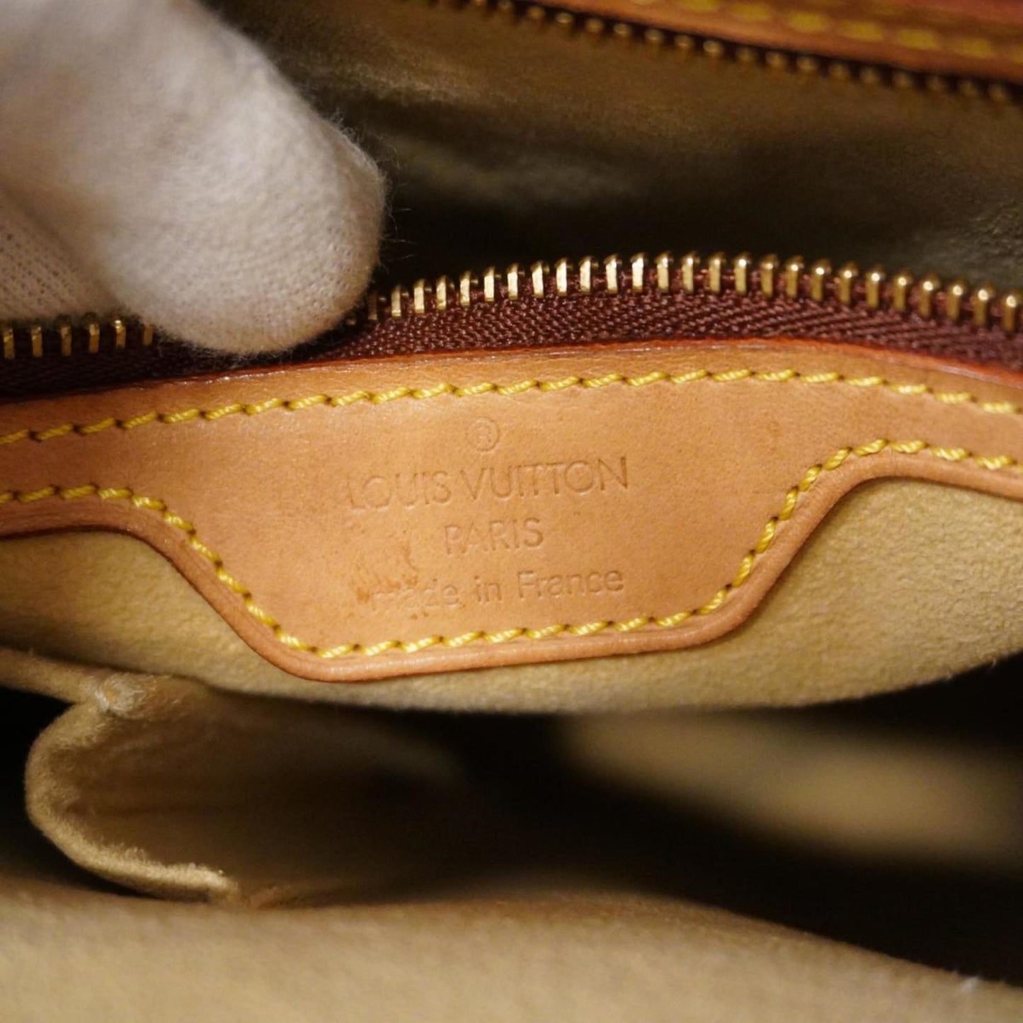 Louis Vuitton Looping Gm  Leather Shoulder Bag ()