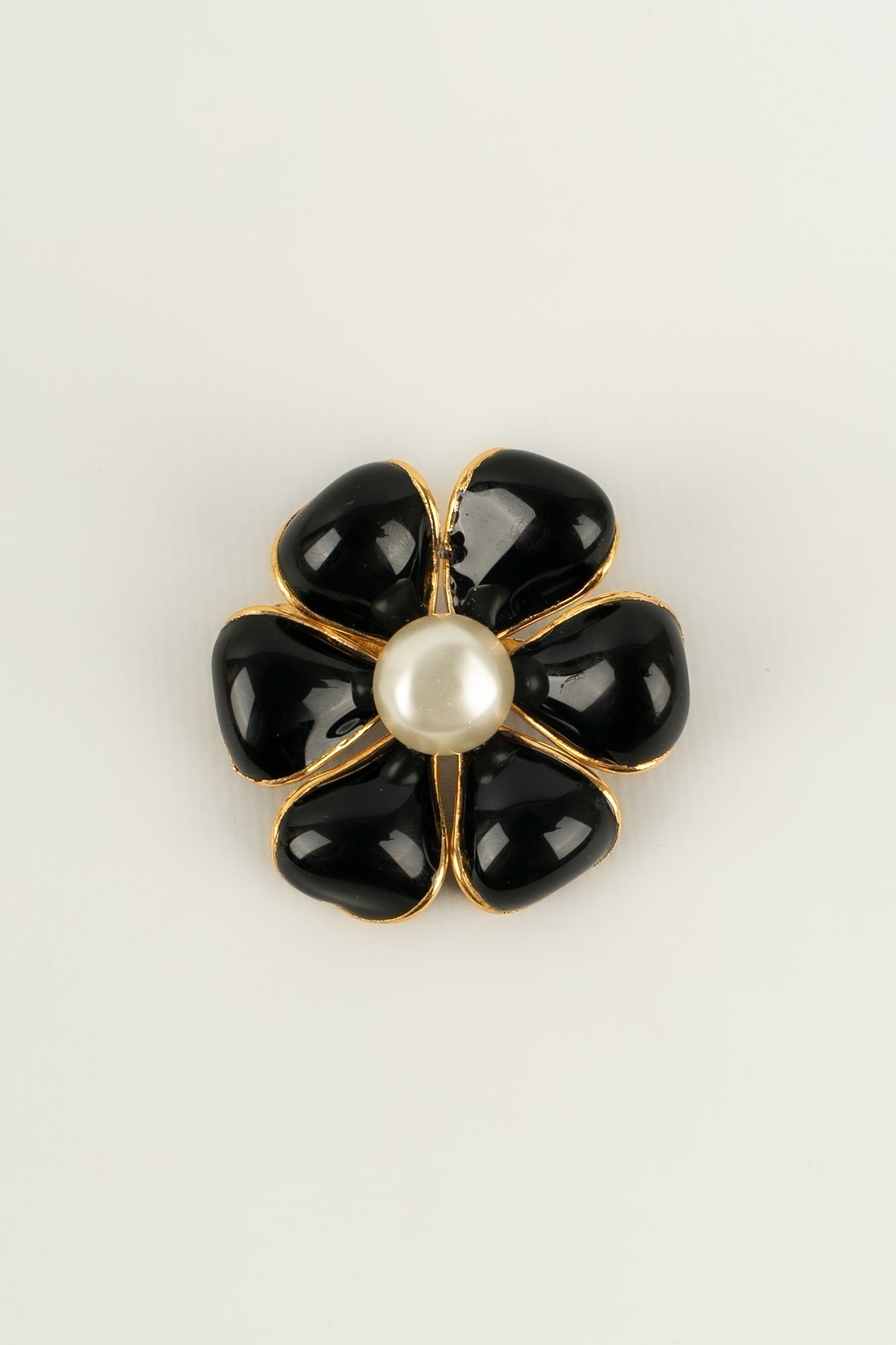 Broche camélia Chanel Automne 1995