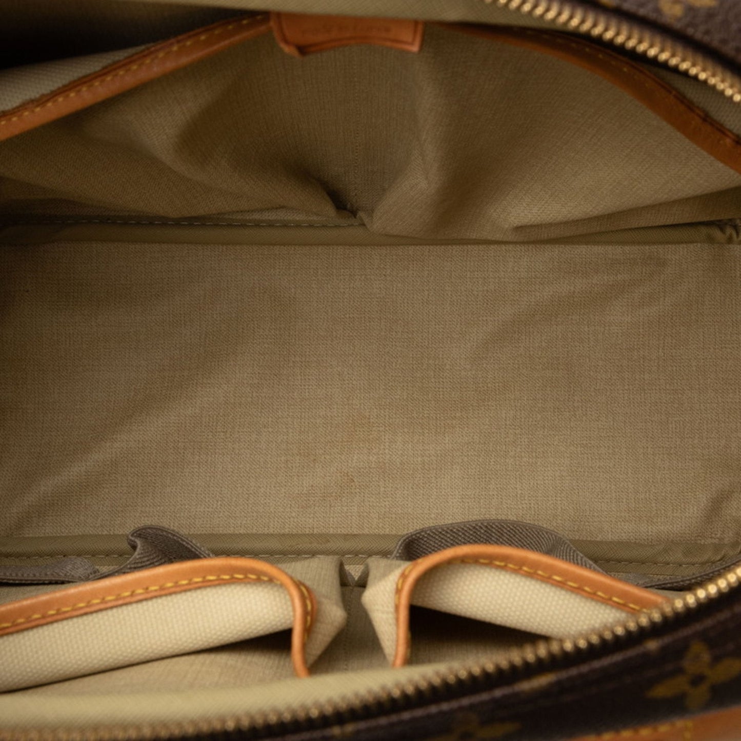 Louis Vuitton Deauville  Canvas Handbag ()