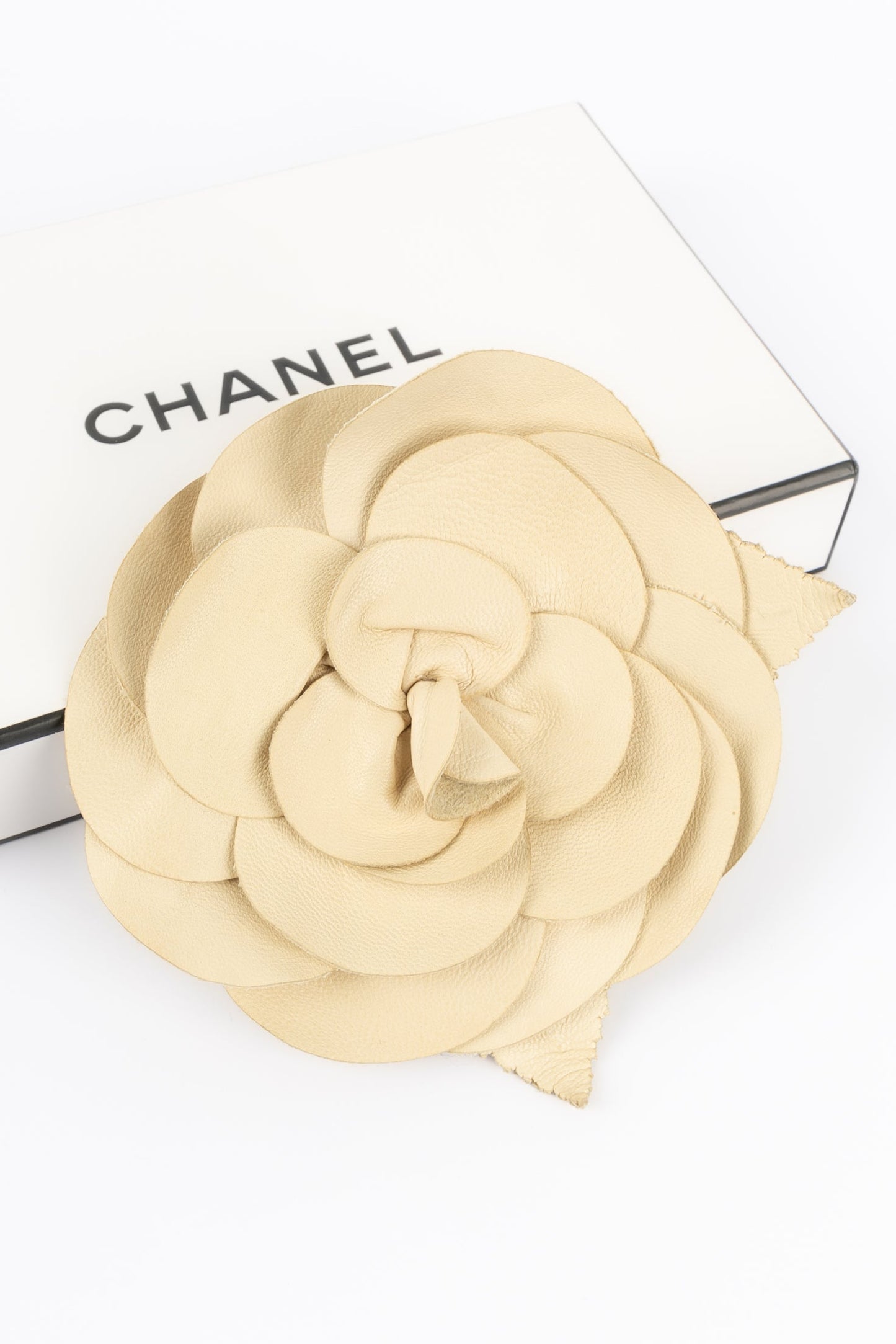Broche camélia Chanel