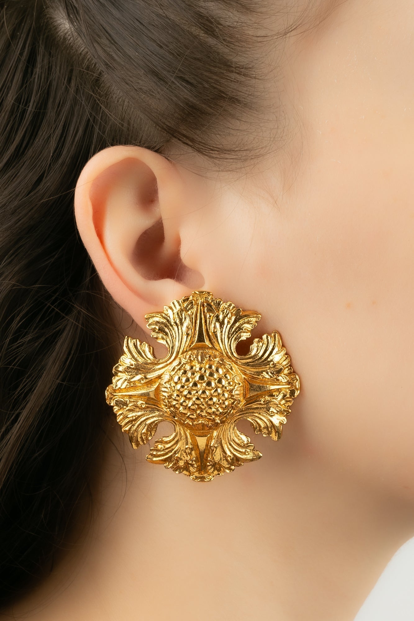 Boucles d'oreilles dorées Chanel