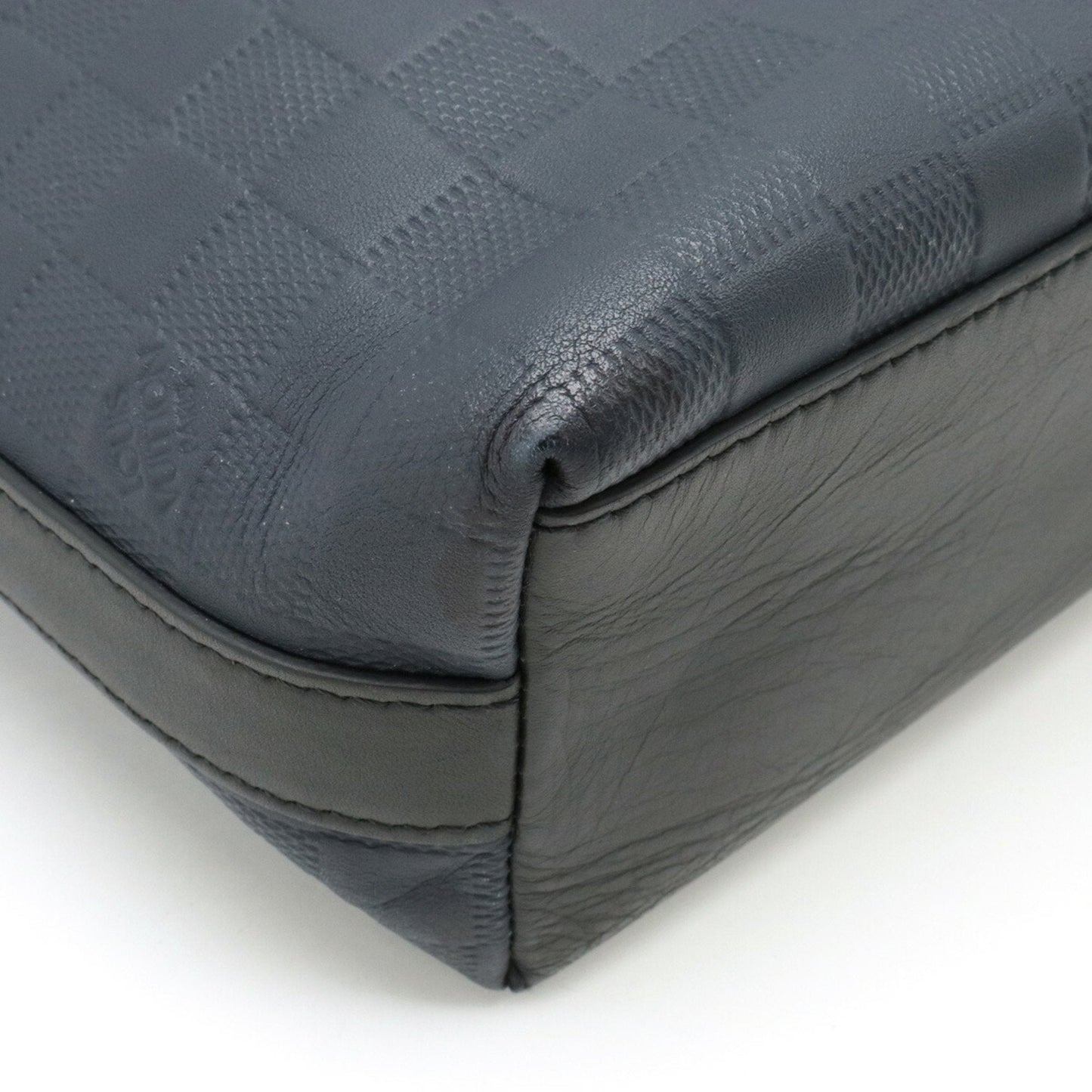 Louis Vuitton Discovery  Canvas Shoulder Bag ()