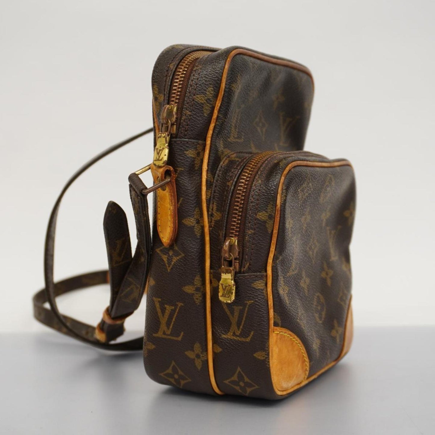 Louis Vuitton Amazon  Canvas Shoulder Bag ()