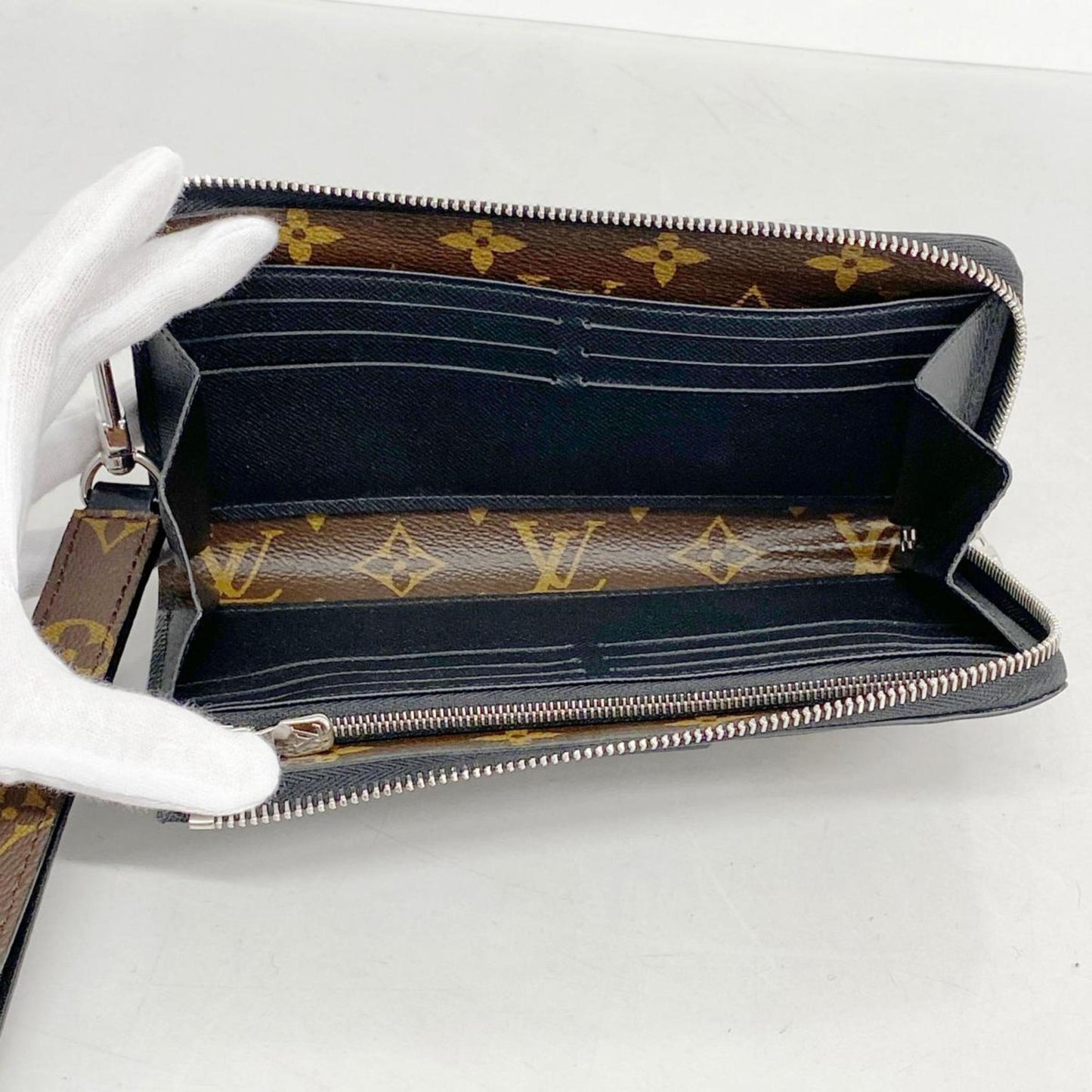 Louis Vuitton Pochette Zippée  Canvas Wallet  ()