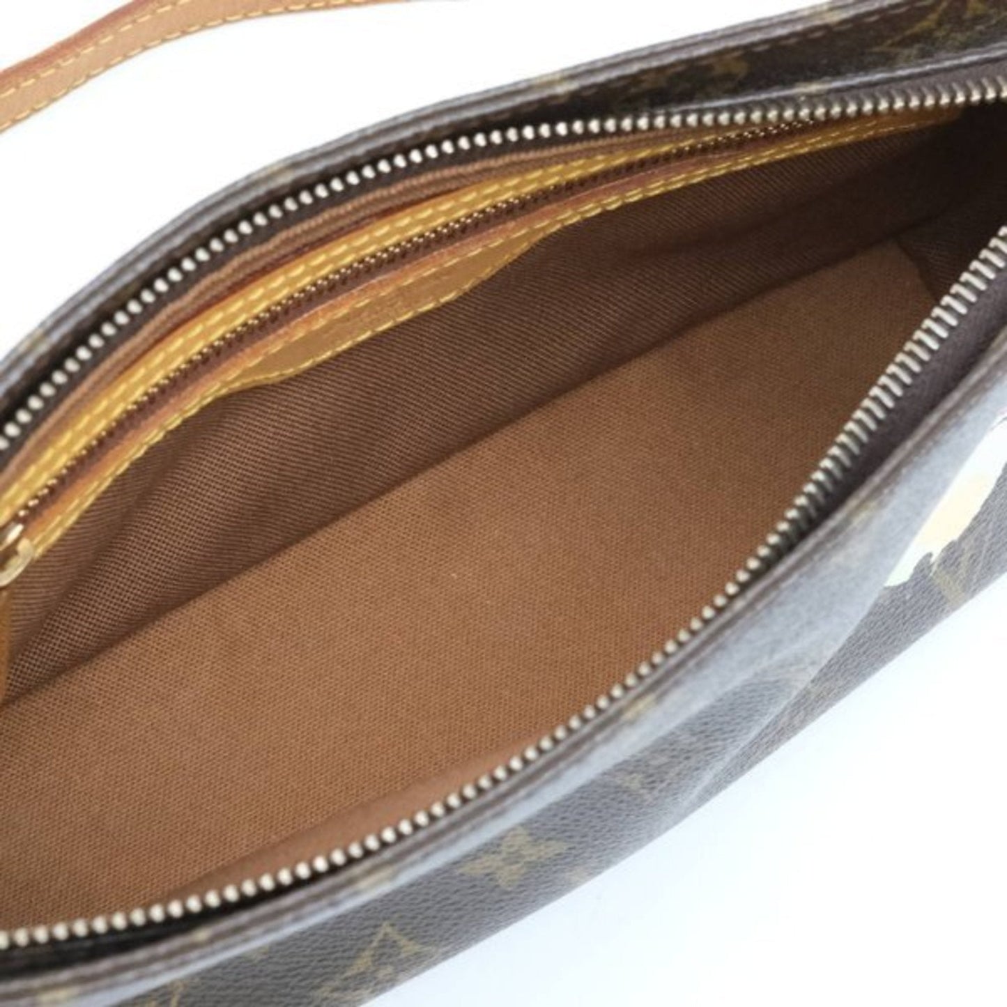 Louis Vuitton Trotteur  Canvas Shoulder Bag ()