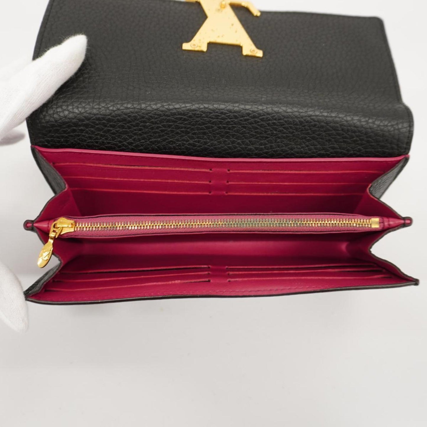 Louis Vuitton Capucines  Leather Wallet  ()