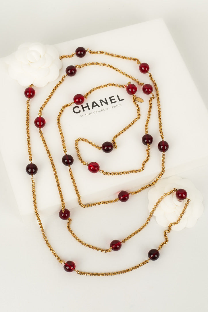 Collier / sautoir de perles Chanel