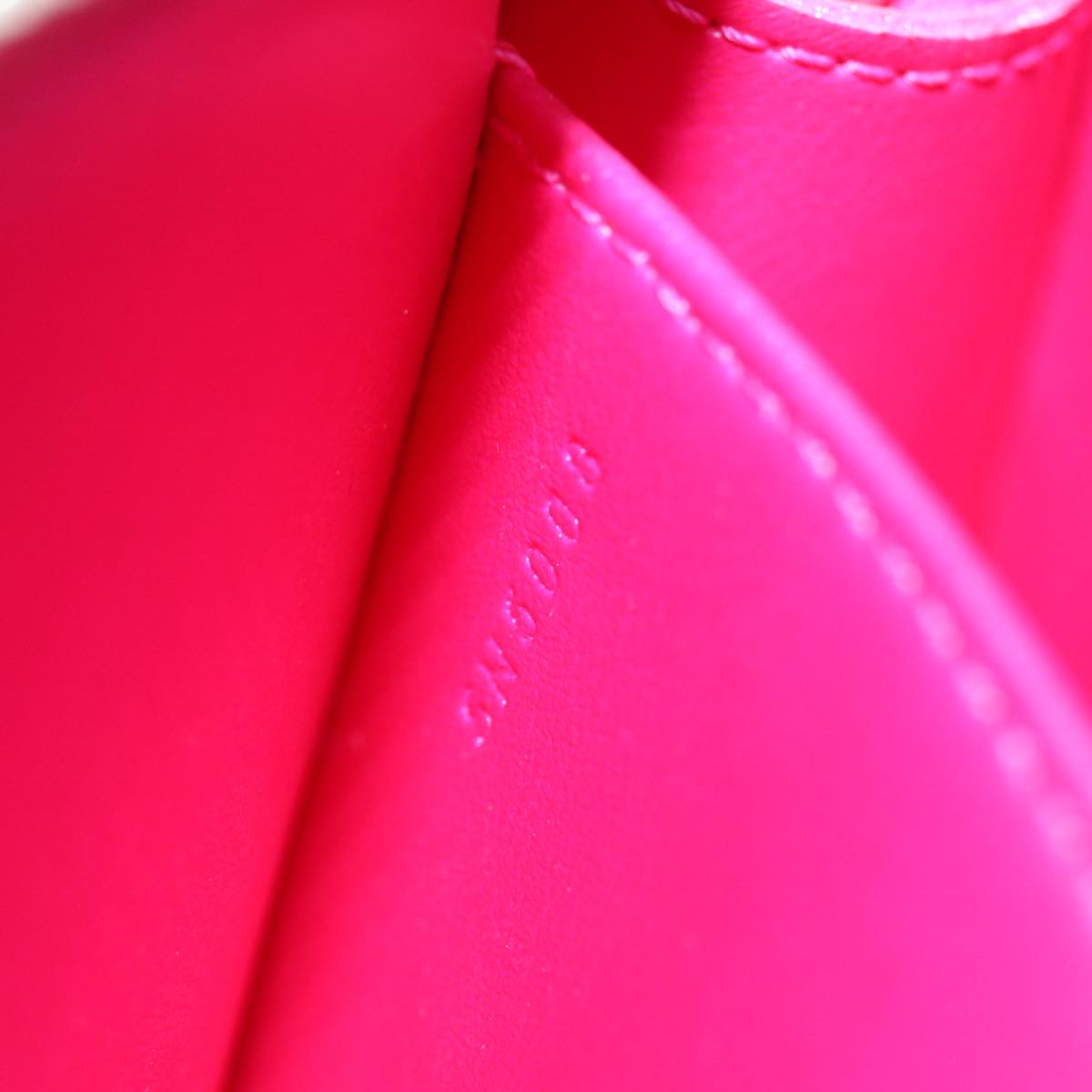 Louis Vuitton Cosmetic Pouch  Patent Leather Clutch Bag ()