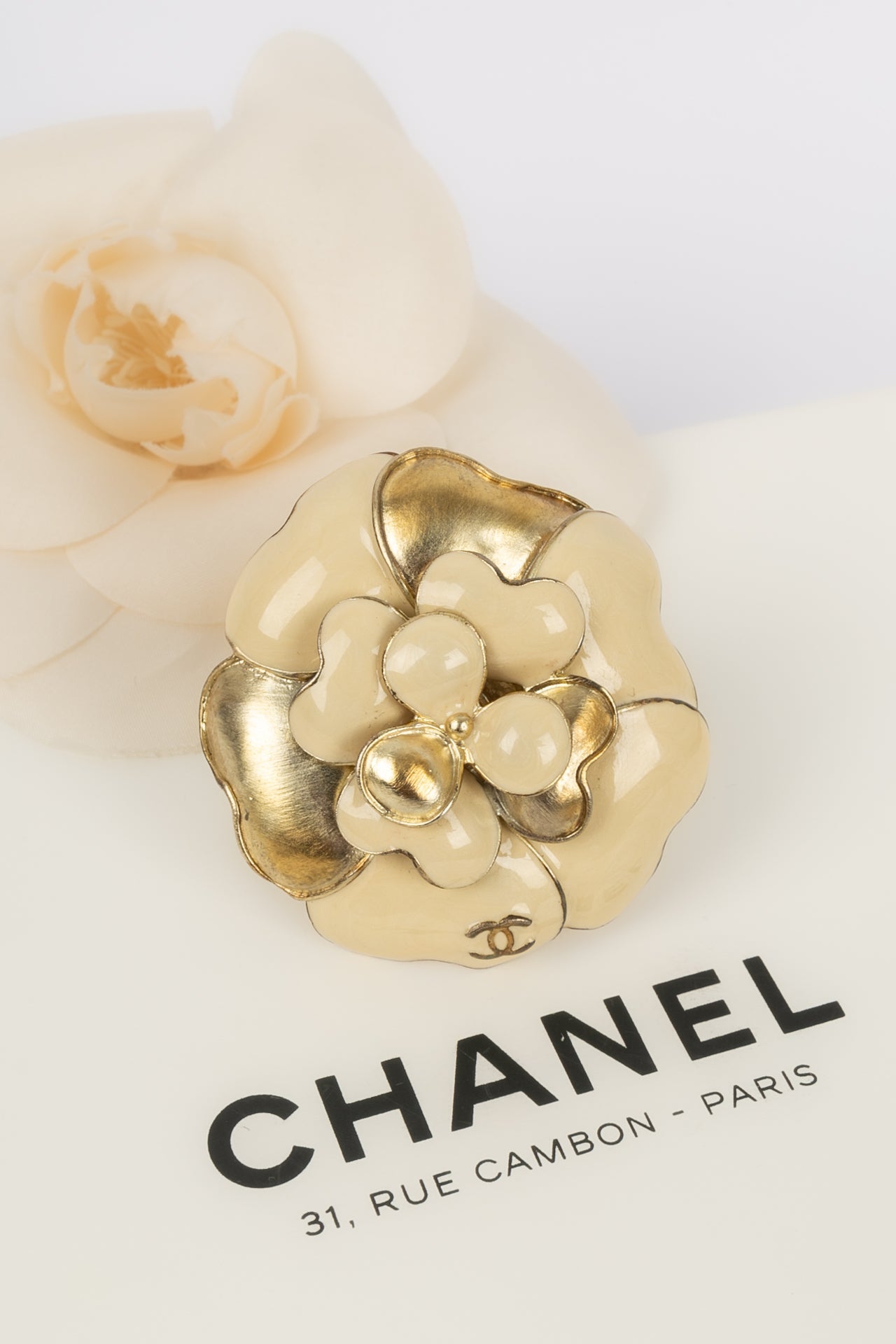 Broche camélia Chanel Printemps 2007