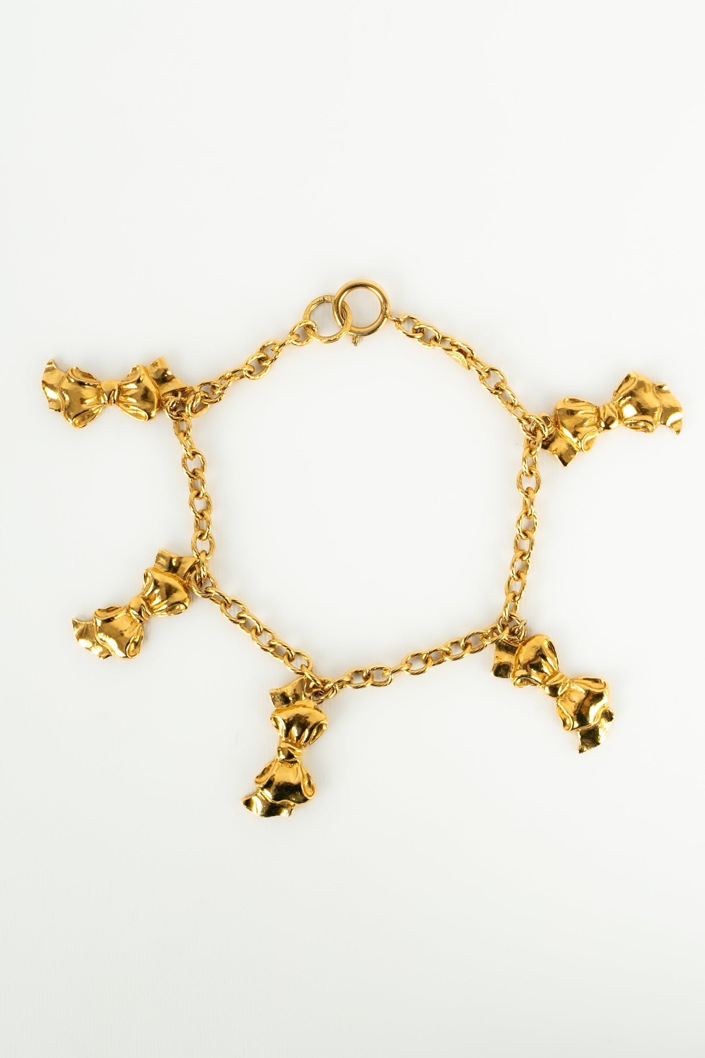 Collier doré Chanel