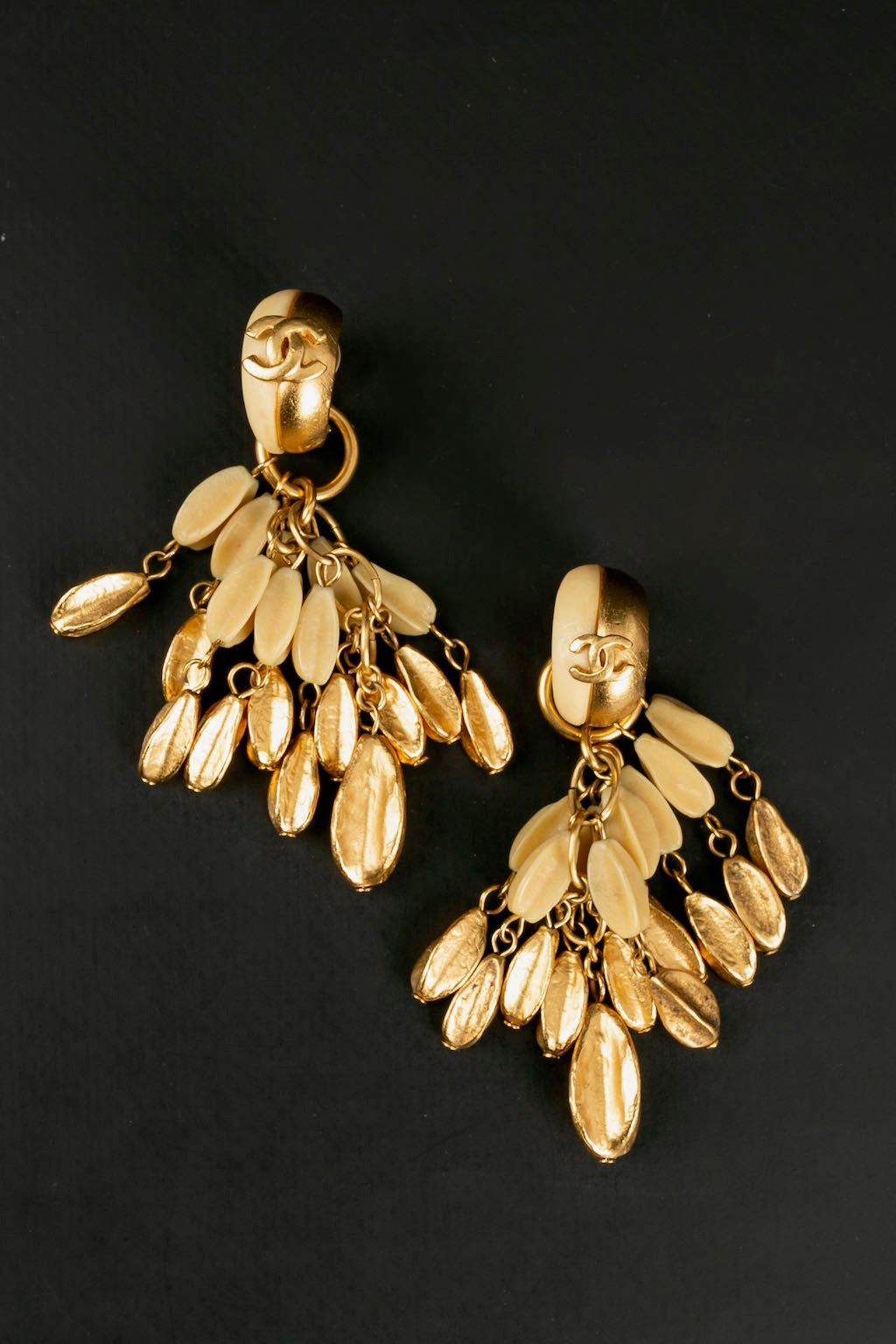 Boucles d'oreilles dorées Chanel