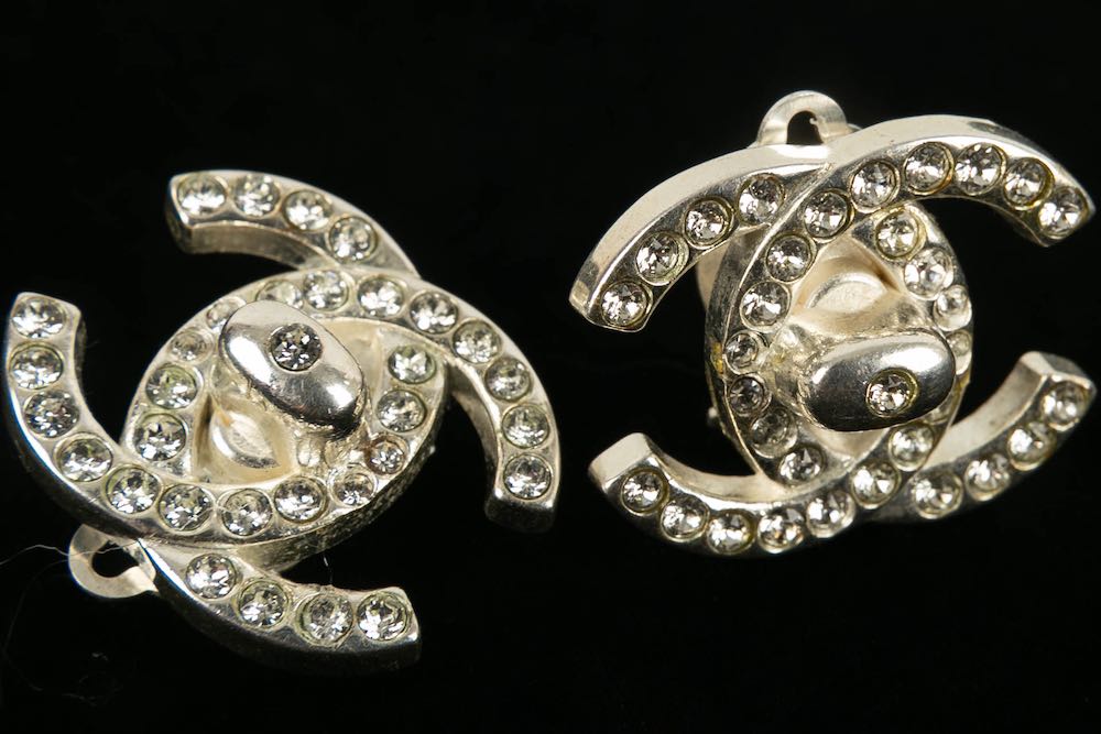 Boucles d'oreilles tourniquet Chanel 1996
