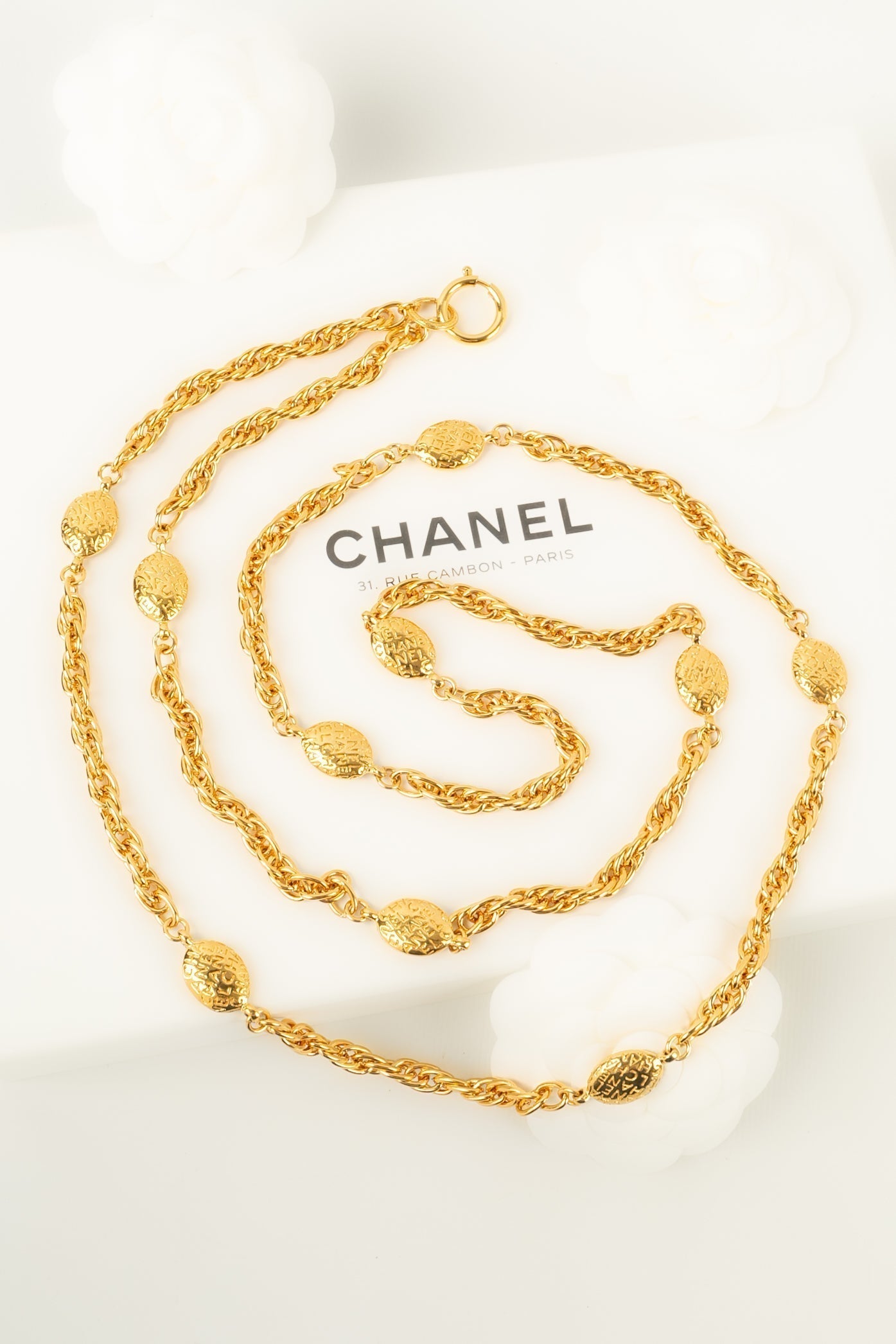 Collier / sautoir en métal doré Chanel