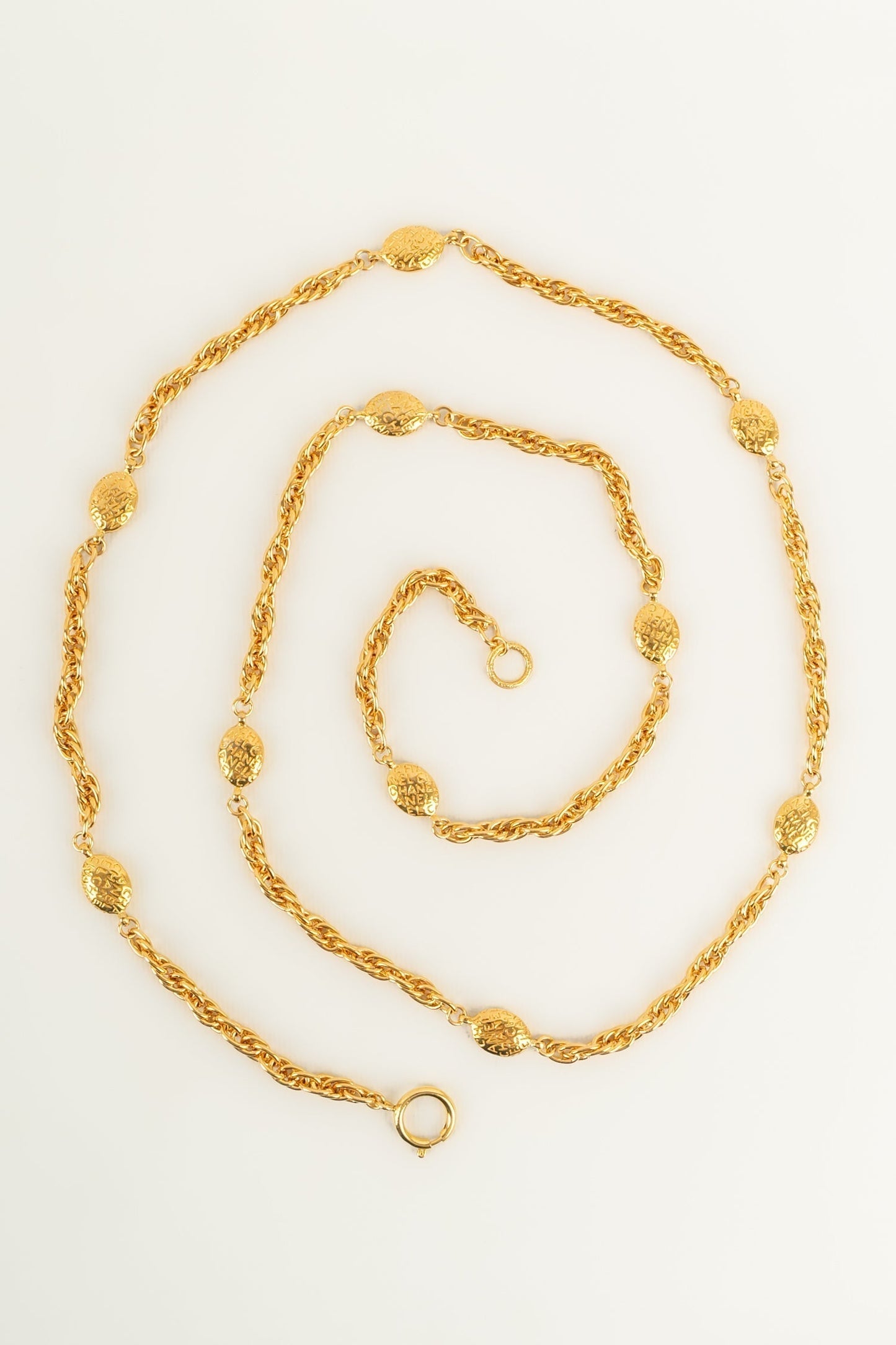 Collier / sautoir en métal doré Chanel