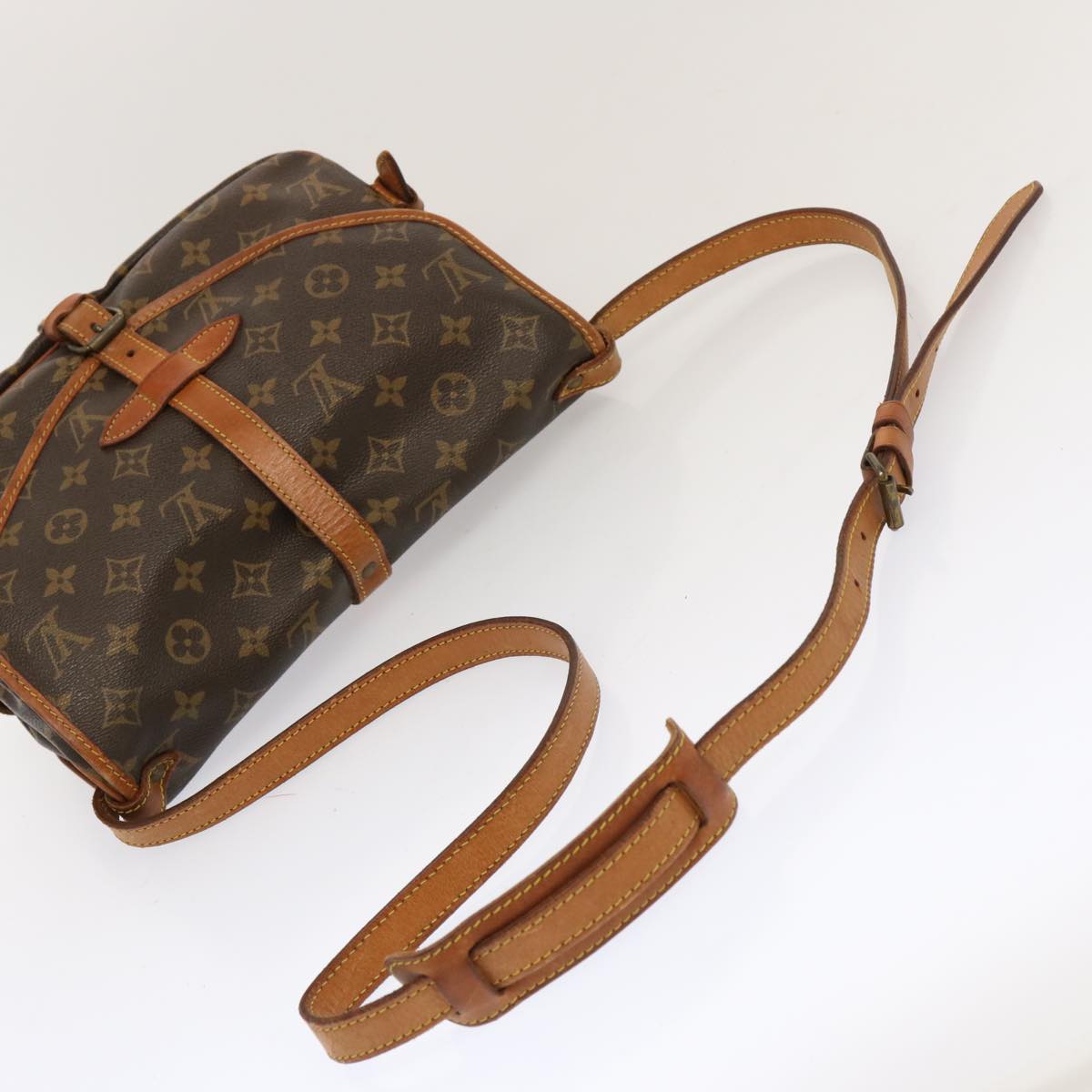 Louis Vuitton Saumur  Canvas Shoulder Bag ()