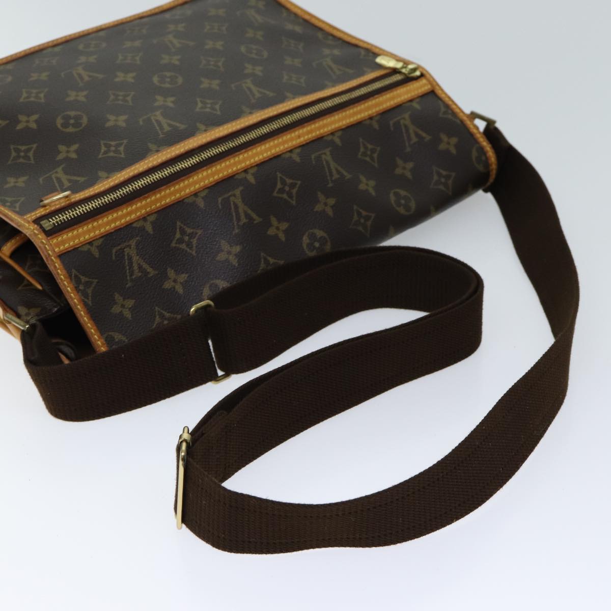 Louis Vuitton Bosphore  Canvas Shoulder Bag ()