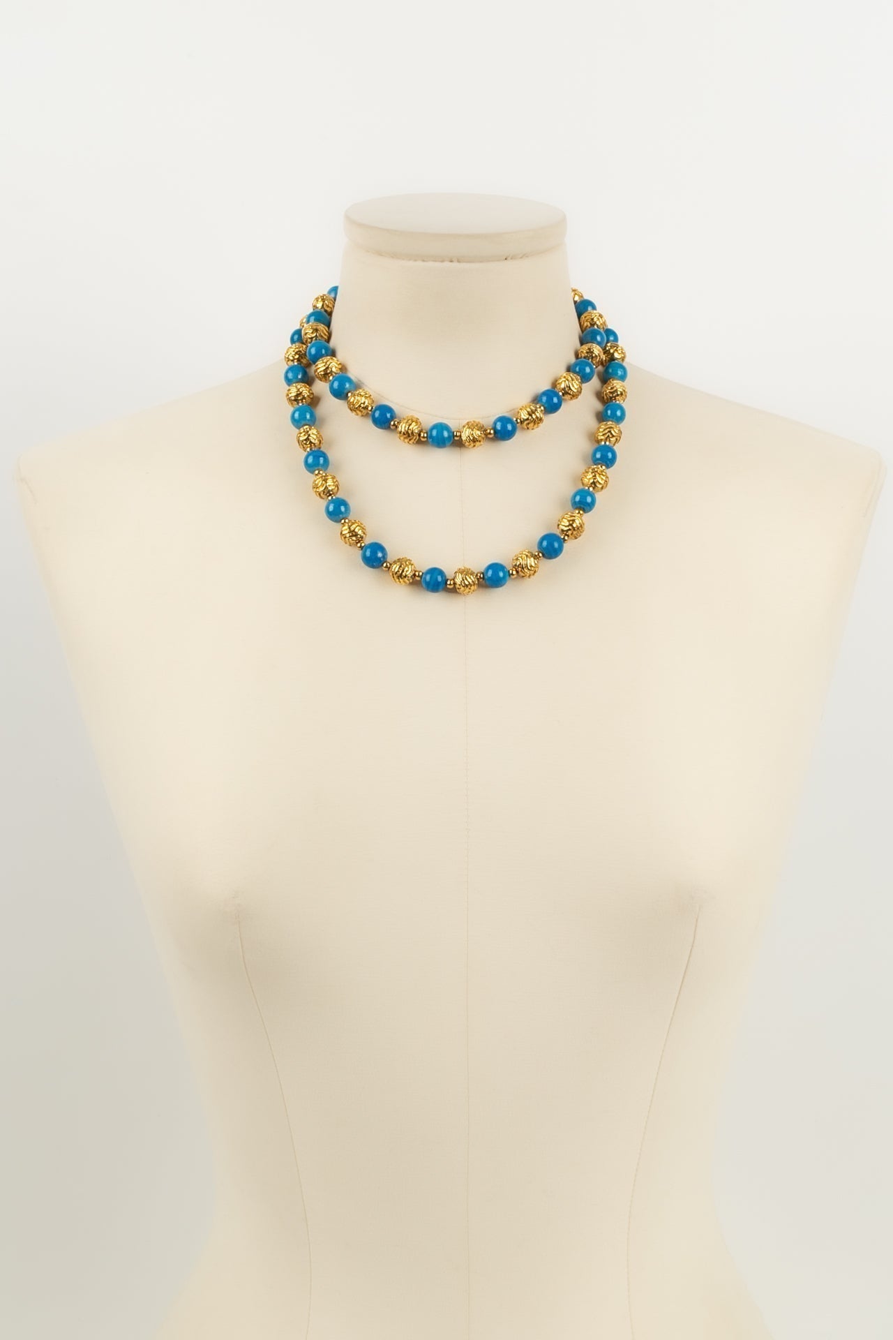 Collier bleu Chanel