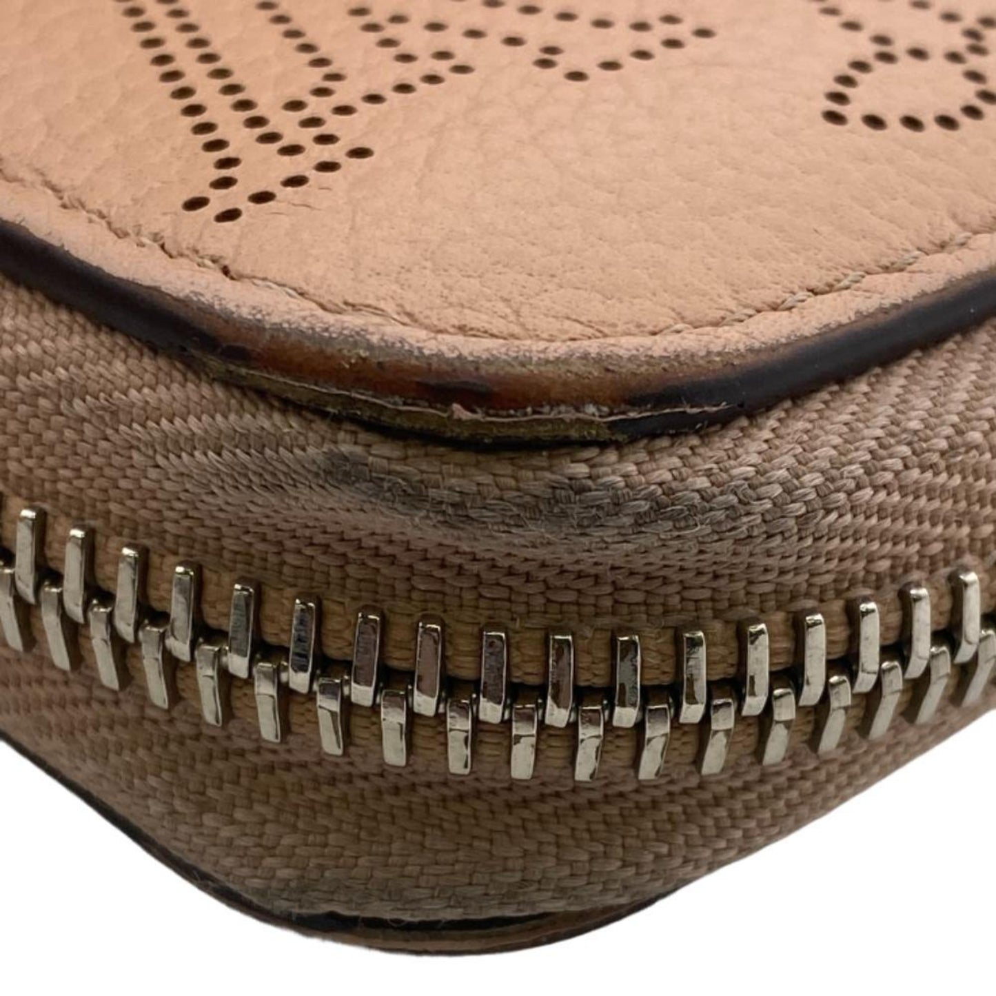 Louis Vuitton Mahina  Leather Wallet  ()