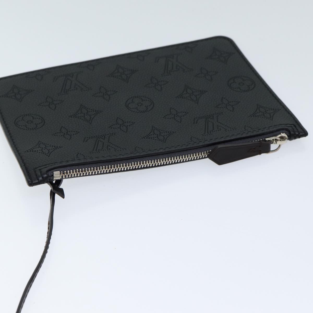 Louis Vuitton Pochette Neverfull  Leather Clutch Bag ()