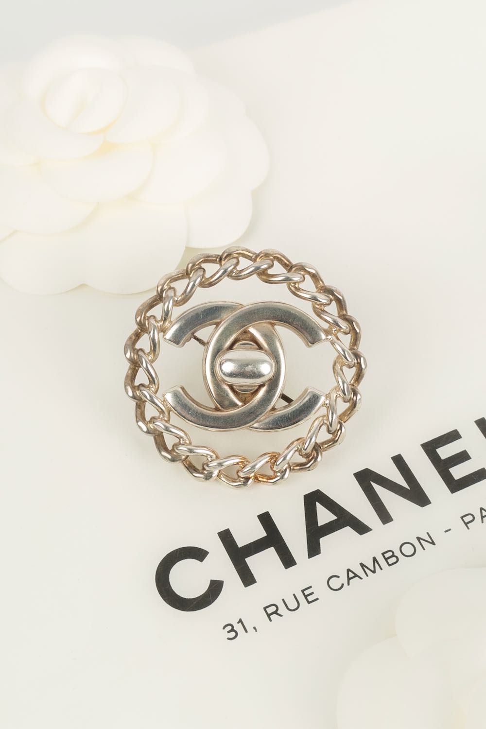 Broche tourniquet Chanel 1997